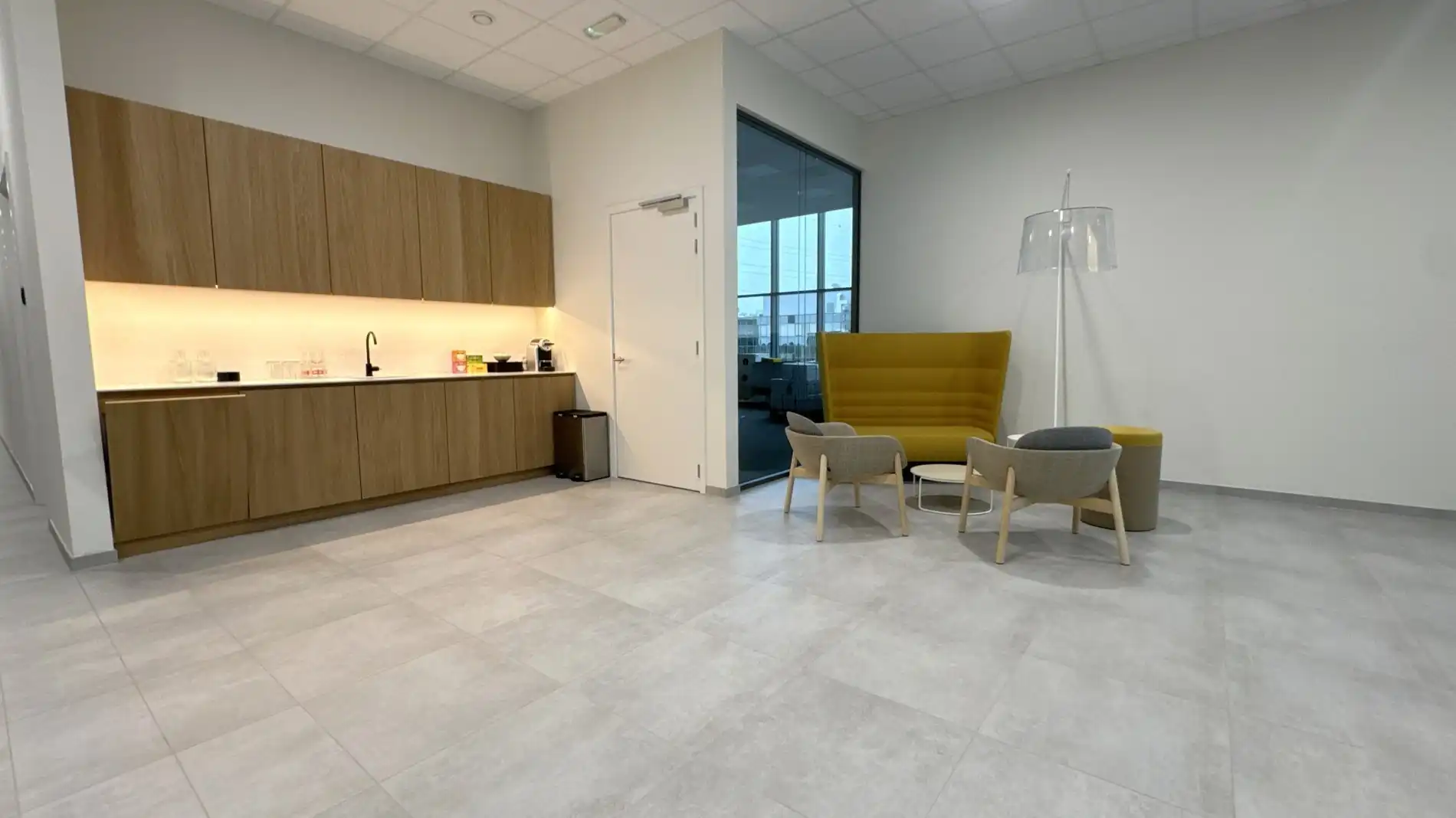 Nieuwbouw magazijn en kantoor te huur in West Port Zwijndrecht foto 5