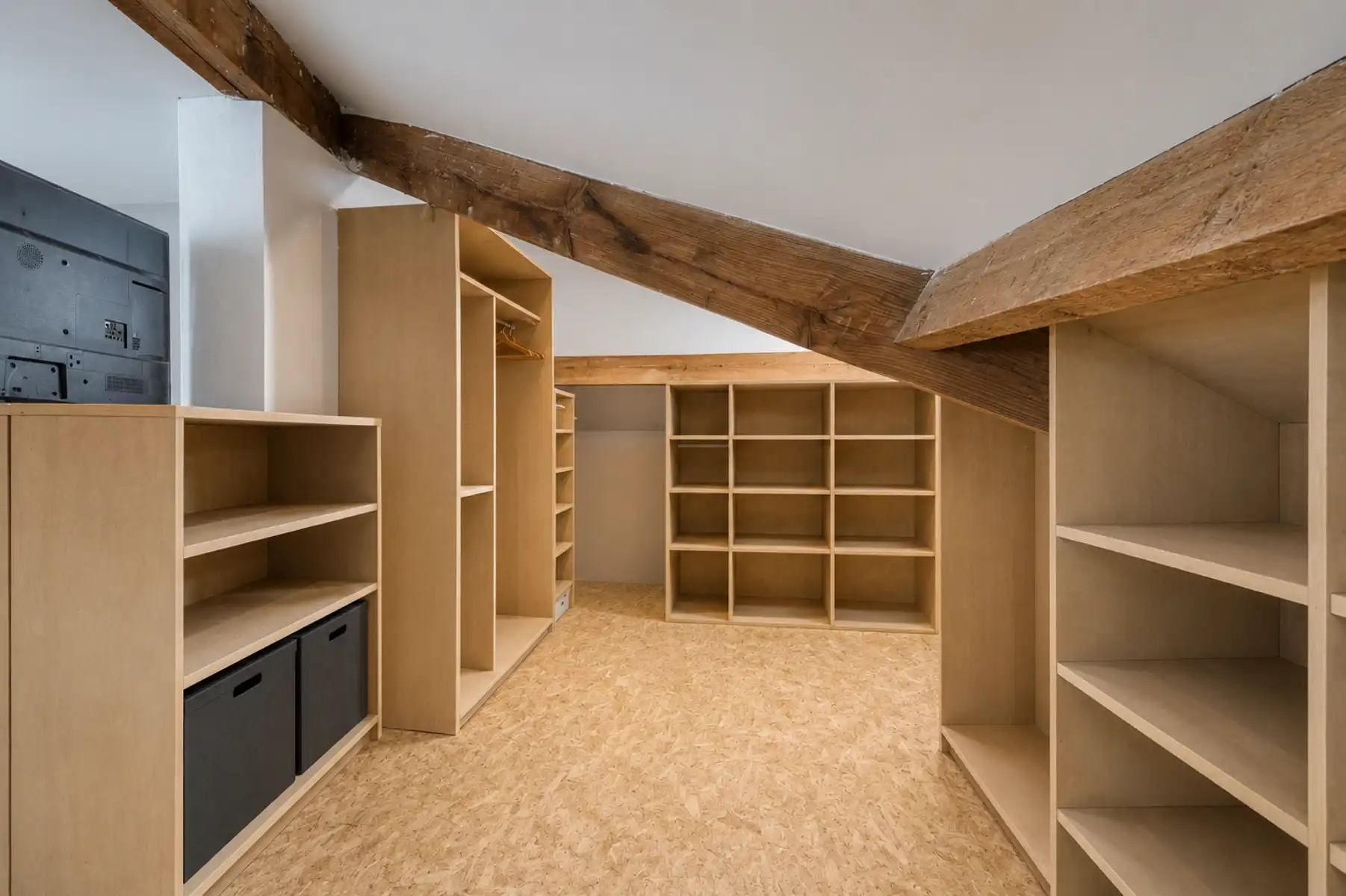 Ruime  gerenoveerde hoeve met werkplaats, zwembad en EPC B foto 12