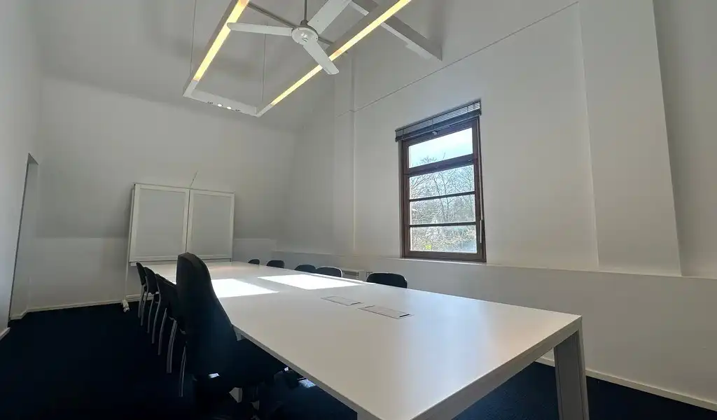 Ingedeeld kantoor te huur in standalone kantoorgebouw in Deurle foto 10