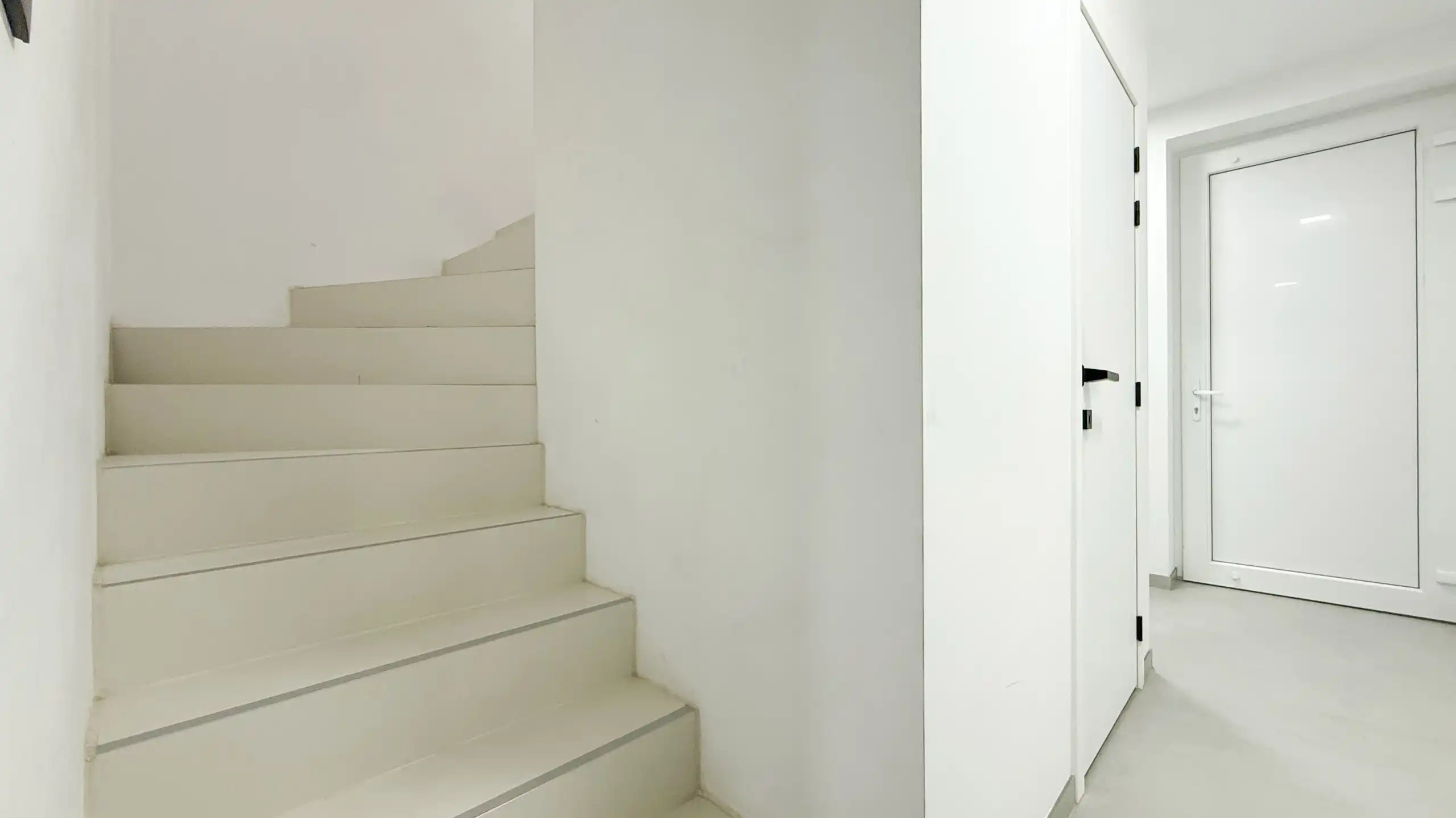 Open nieuwbouwwoning met garage op ruim hoekperceel van 5are foto 18