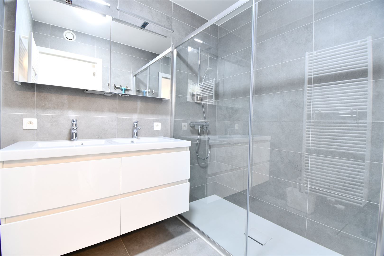 Gemeubeld appartement met 2 slaapkamers foto 4