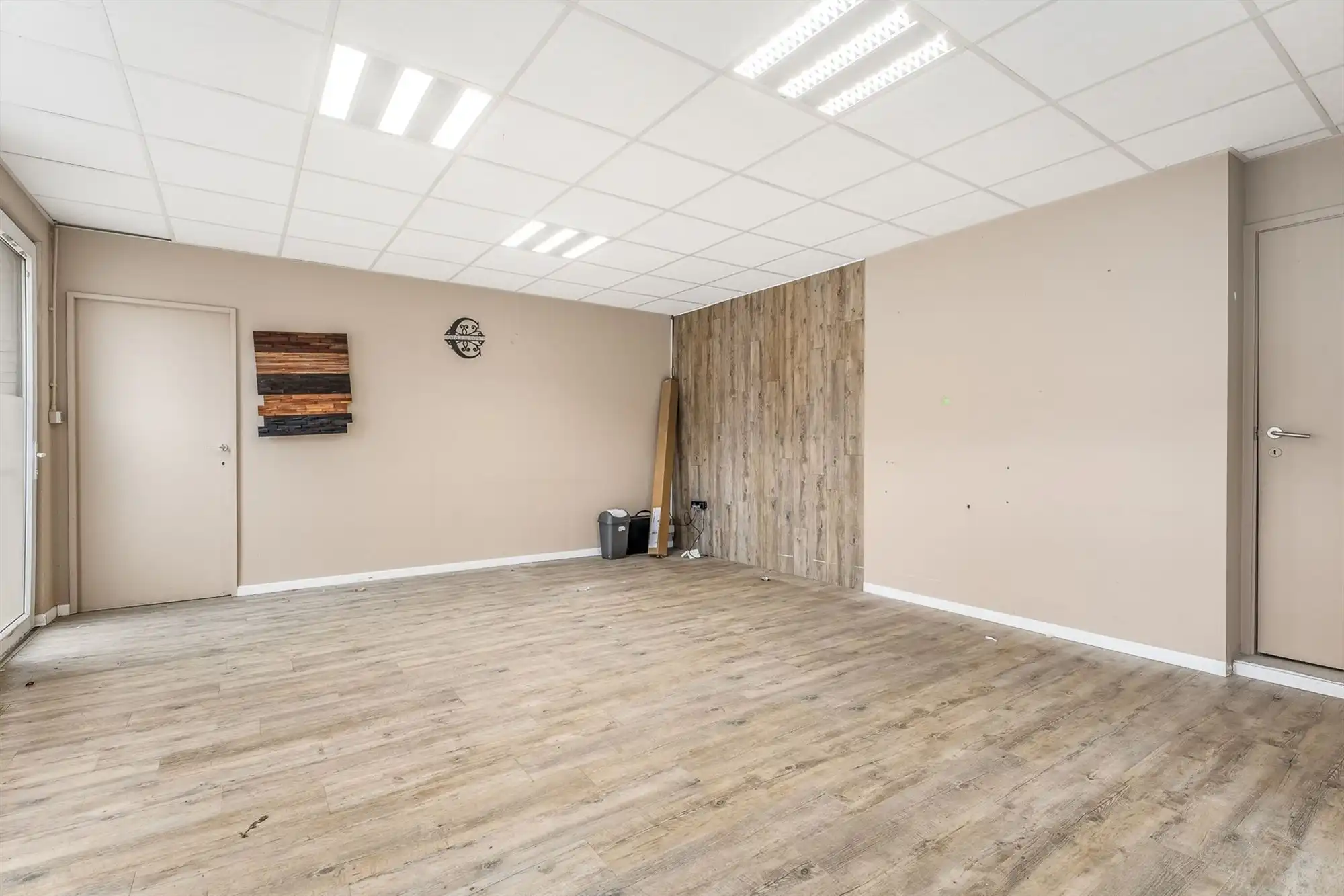 HANDELSHUIS MET RUIM HANDELSPAND EN 2 WOONENTITEITEN OP PERCEEL VAN 9A68CA TE KOERSEL foto 6