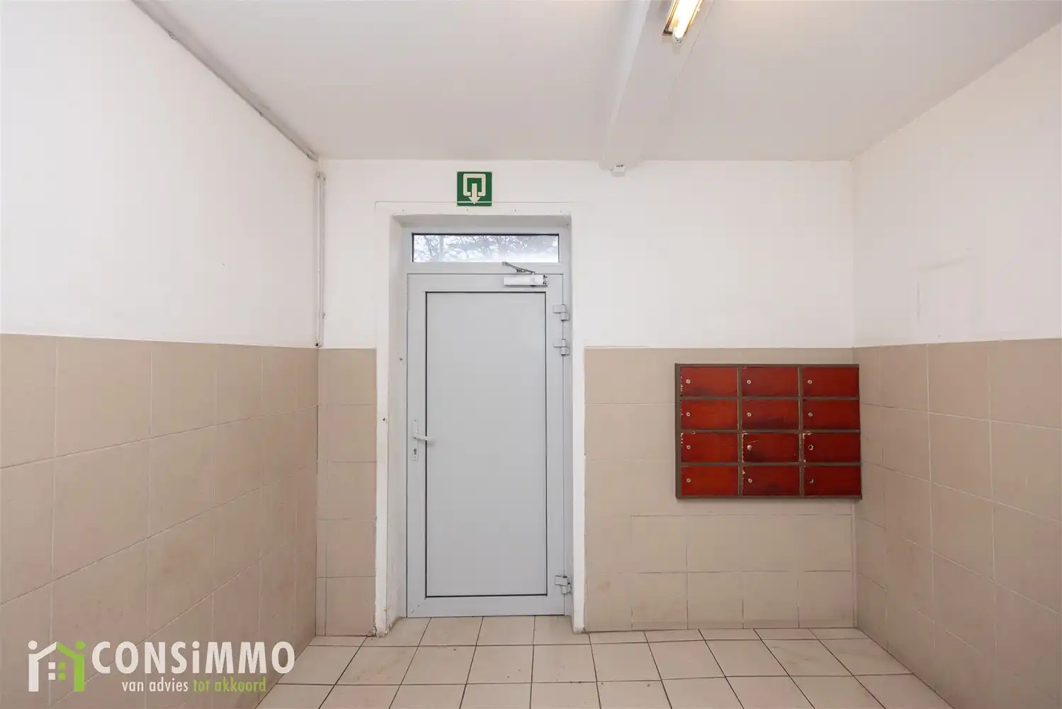 op te knappen appartement met 3 slaapkamers en overdekt terras in Genk foto 5