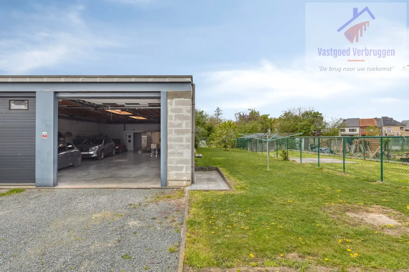 Ruime woning met dubbele loods foto 19