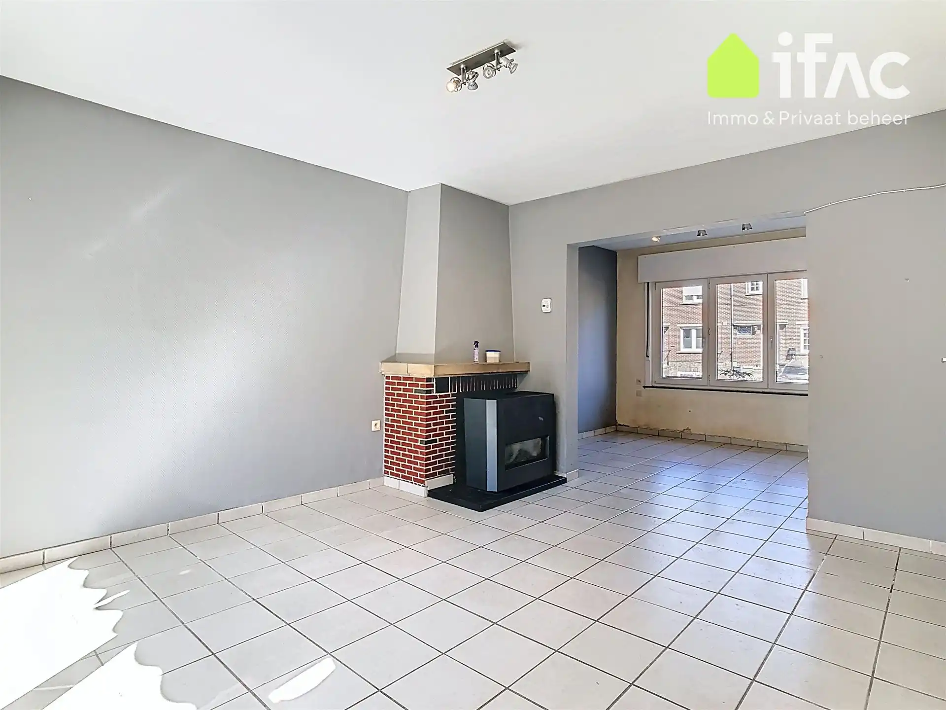 Huis met 2 slaapkamers, bureau en tuin foto 7