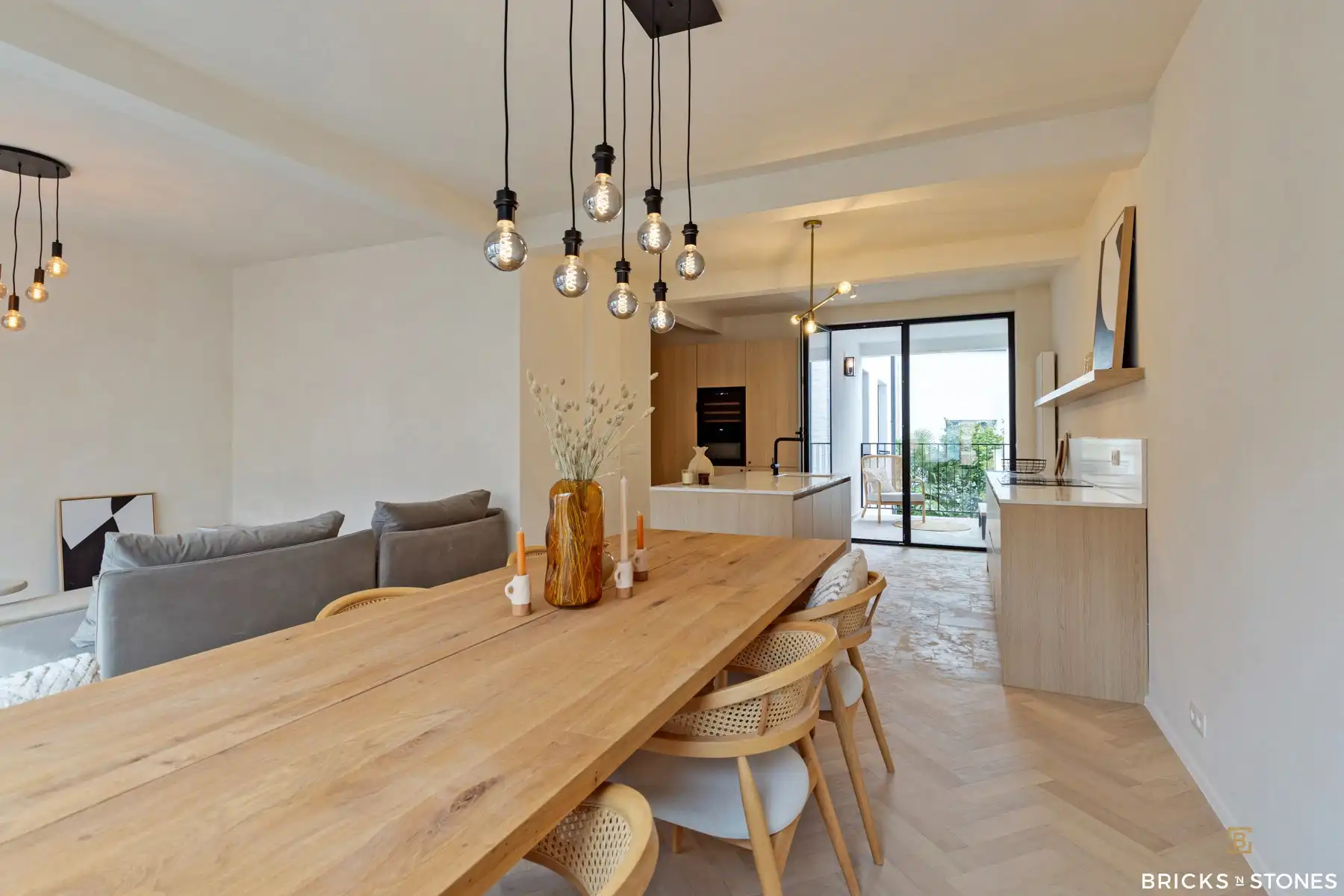 Trendy 2 slaapkamer appartement met terras foto 5