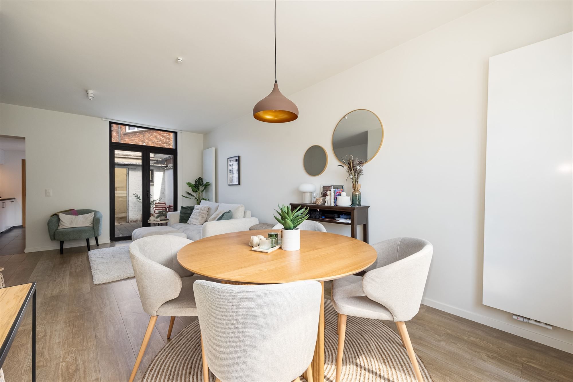 Instapklare woning met 3 slaapkamers en stadskoer foto 4