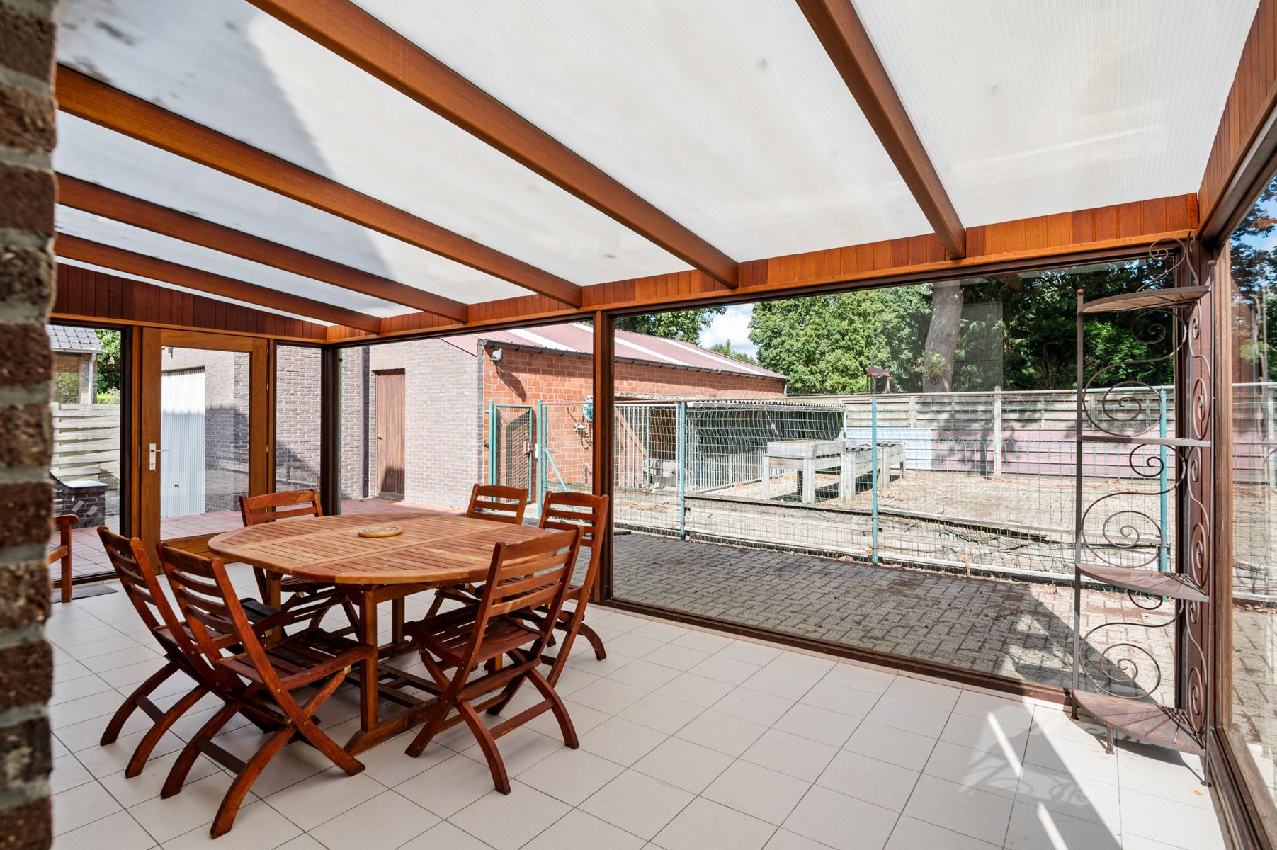Ruime gezinswoning met bijgebouw en tuin op 694m2 grond foto 19