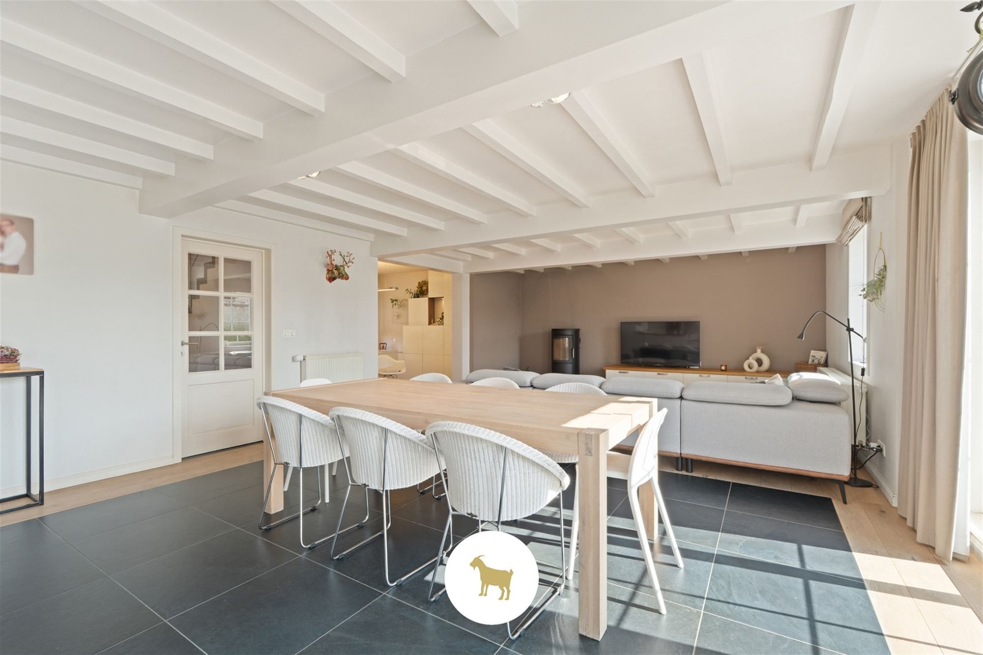 Ruime, INSTAPKLARE OPEN BEBOUWING met 3 SLAAPKAMERS, BUREAU en losstaande GARAGE op een PERCEEL van 1.180m² foto 8