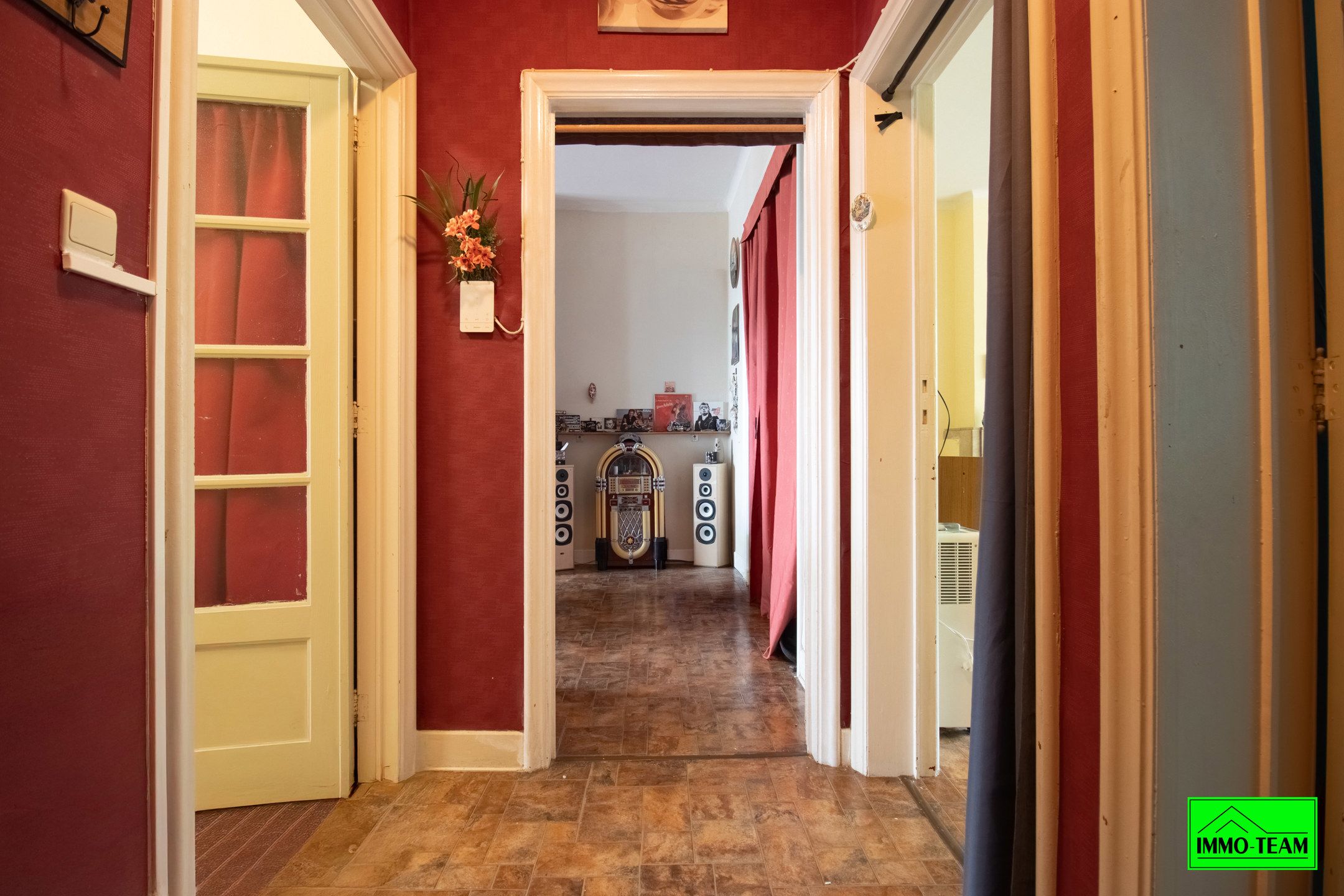 Opbrengsteigendom met 2 appartementen en autostaanplaatsen foto 3