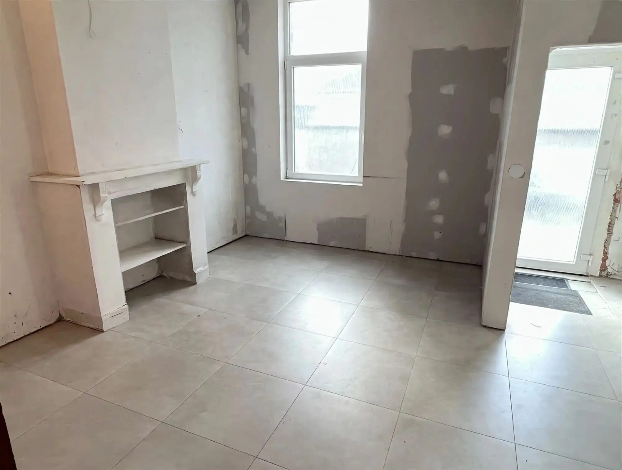 ruime woning met 4 slaapkamers, tuin en achteringang. foto 4