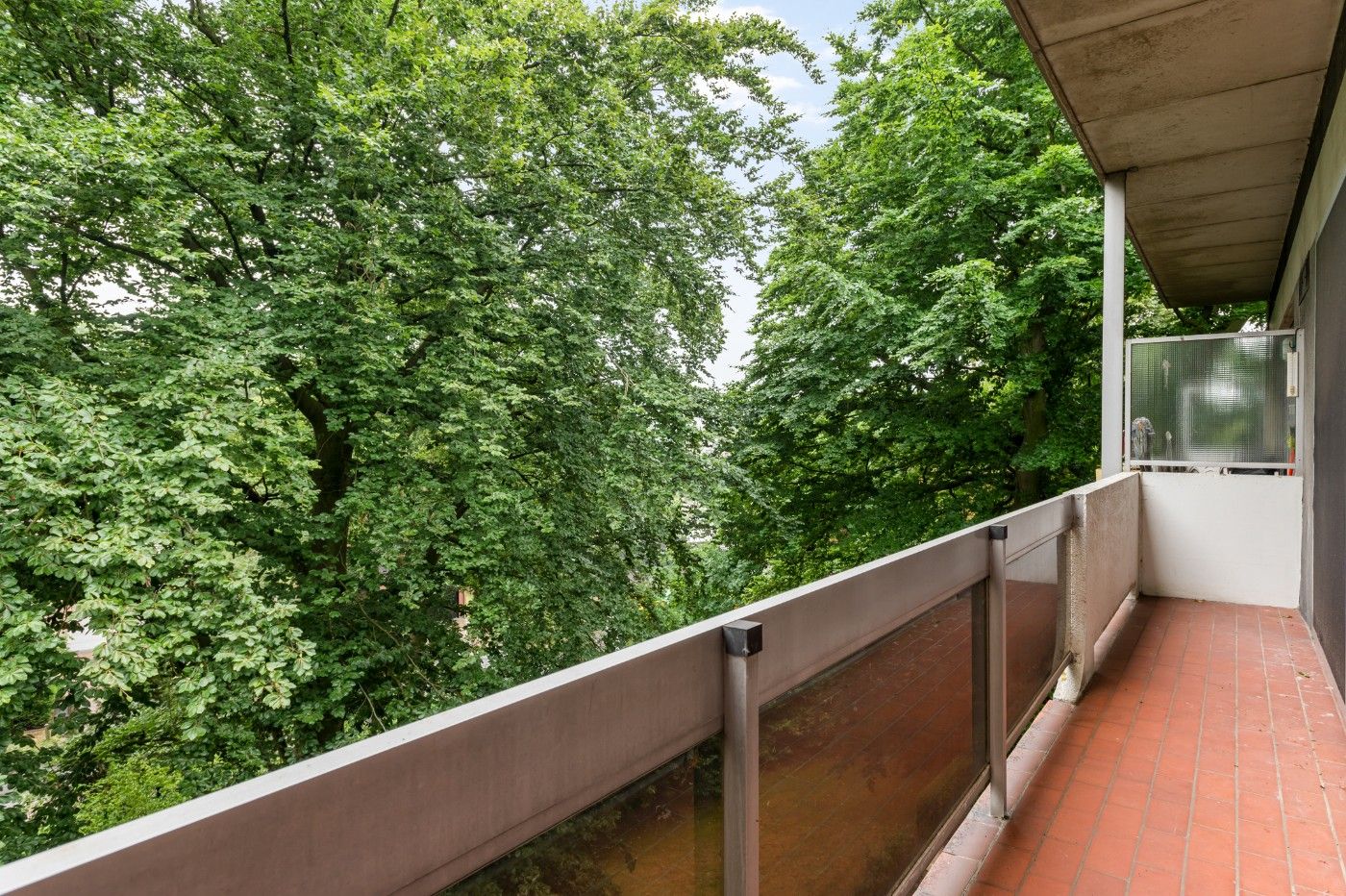 Recent gerenoveerd app. op 4e verd. met 2 slpk., terras, kelderberging en autostaanplaats foto 11