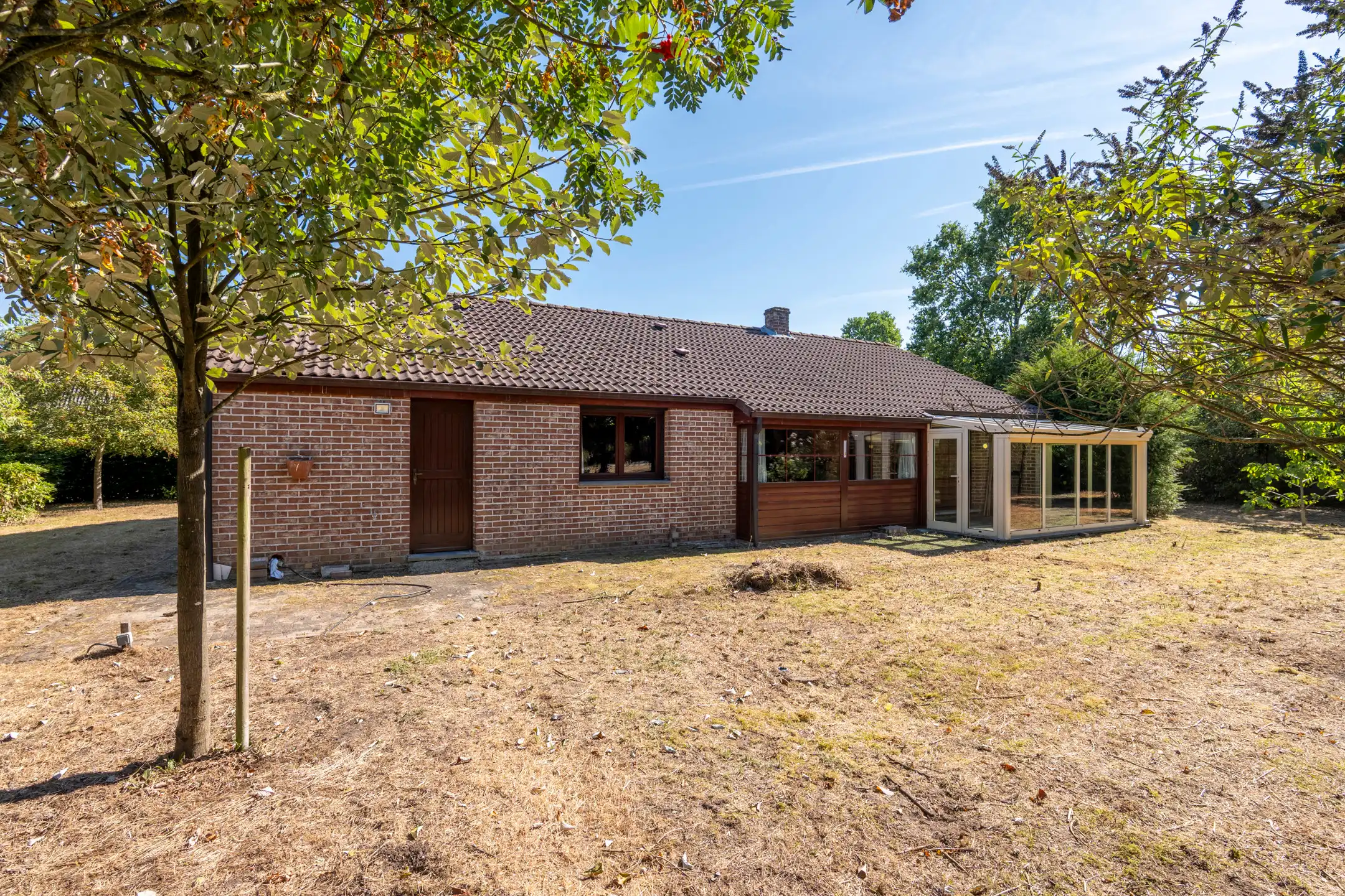 Vrijstaande laagbouwwoning op een perceel van 2.448 m² foto 6
