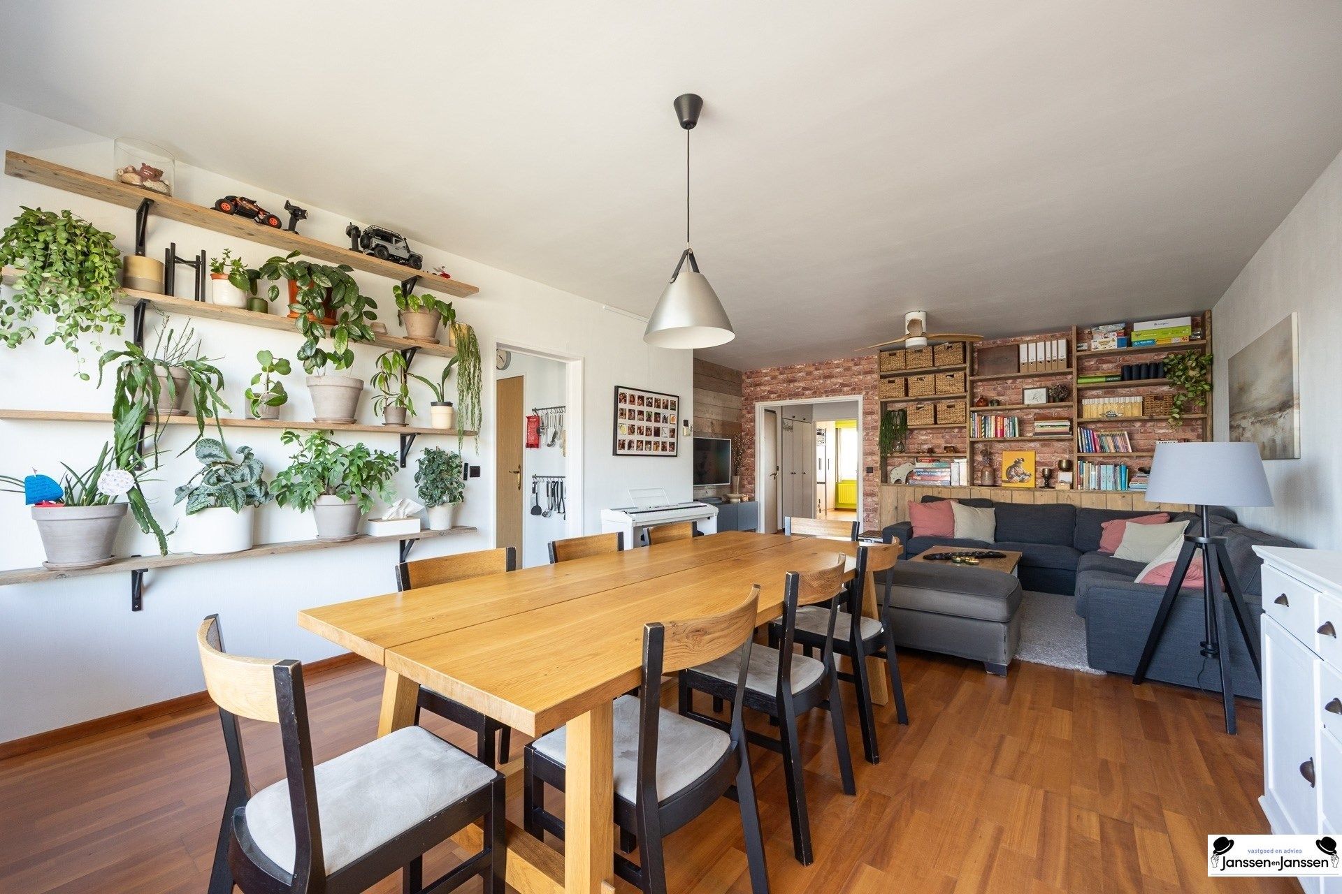 Te koop: Licht en ruim appartement in Merksem! foto 5