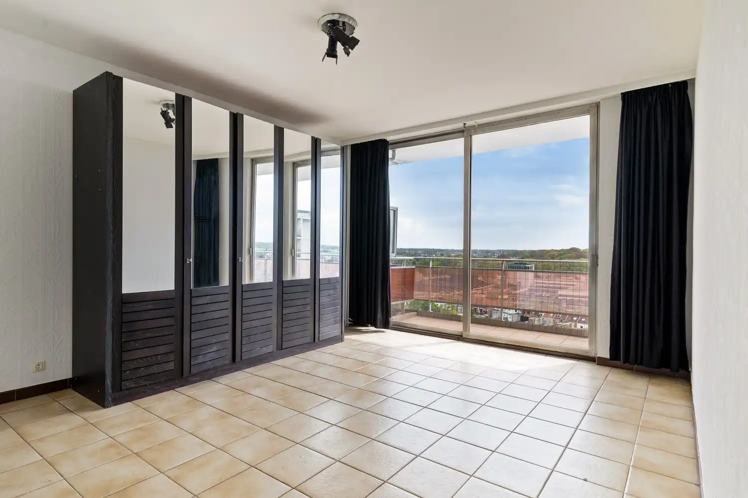 Ruim appartement  met 3 slaapkamers en garage te Berchem! foto 10