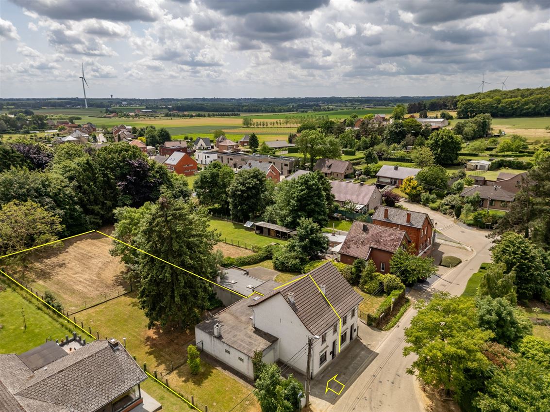 Hoofdfoto van de publicatie: 2 slpk,op 1114 m², mogelijkheid aankoop achterliggende landbouwgrond