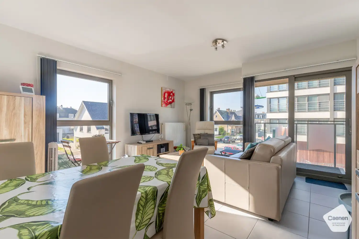 Instapklaar twee slaapkamerappartement met lateraal zeezicht foto 6