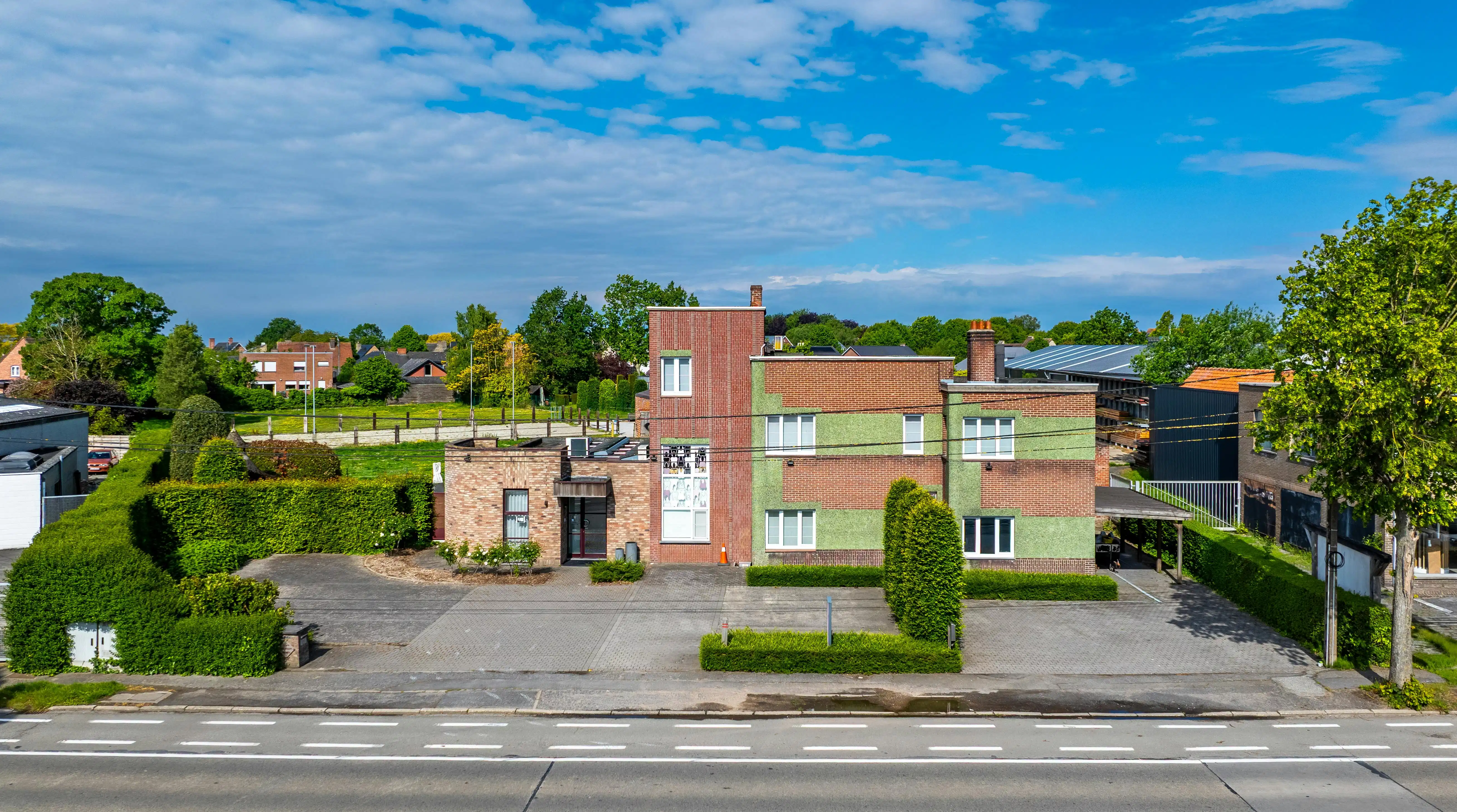 Hoofdfoto van de publicatie: Zeer ruime woning te Roeselare 