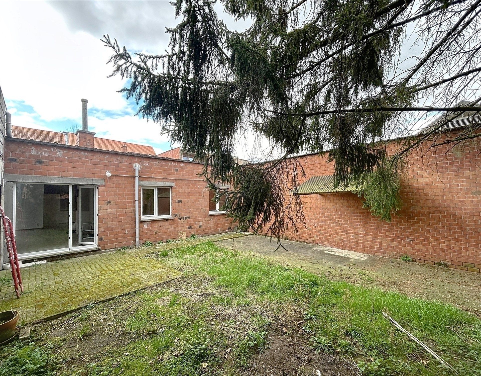 Handelspand met woongelegenheid + 2 appartementen op toplocatie. foto 7