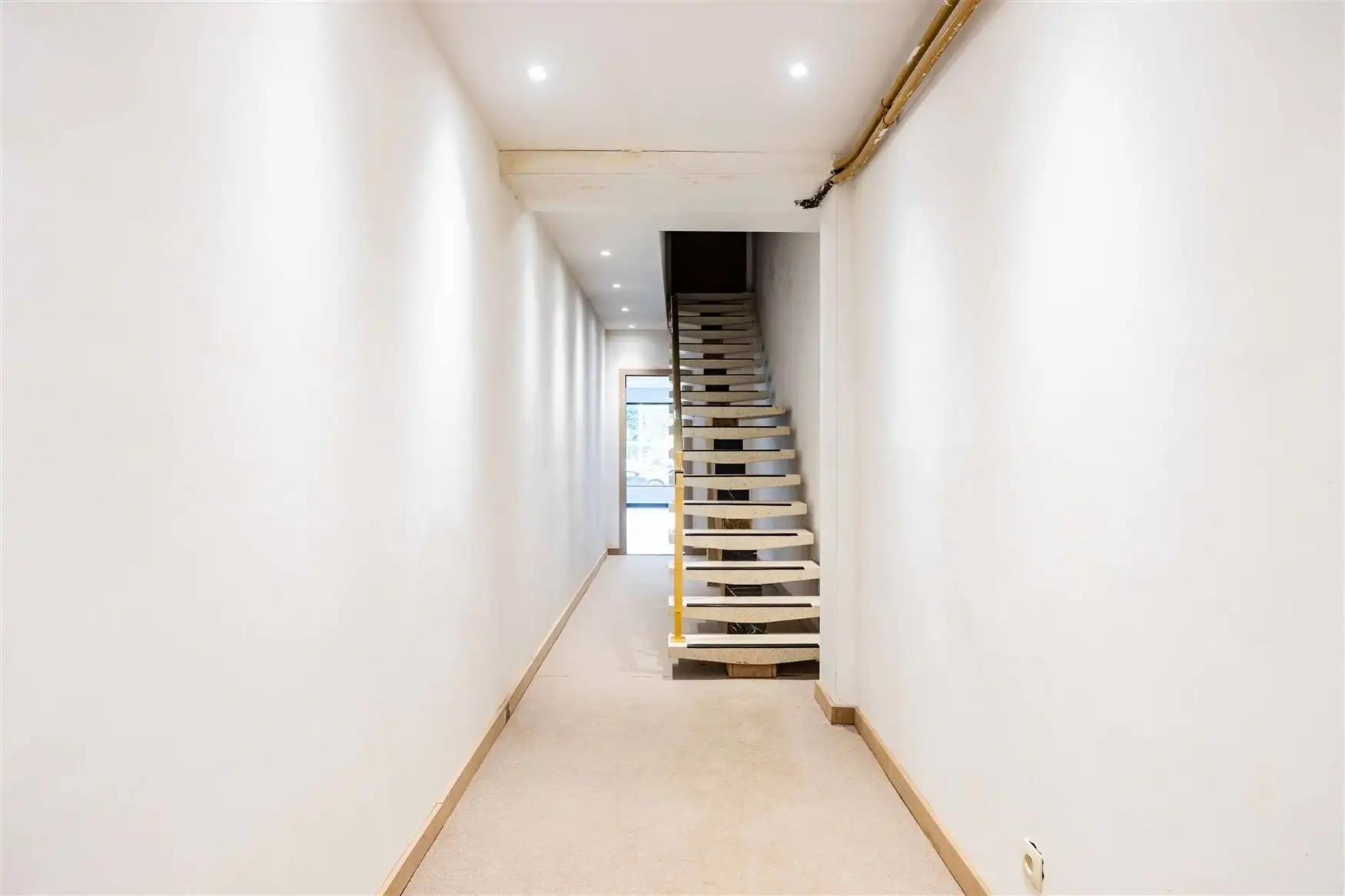 Commercieel gelijkvloers met duplex en loods van ca. 240m² foto 13