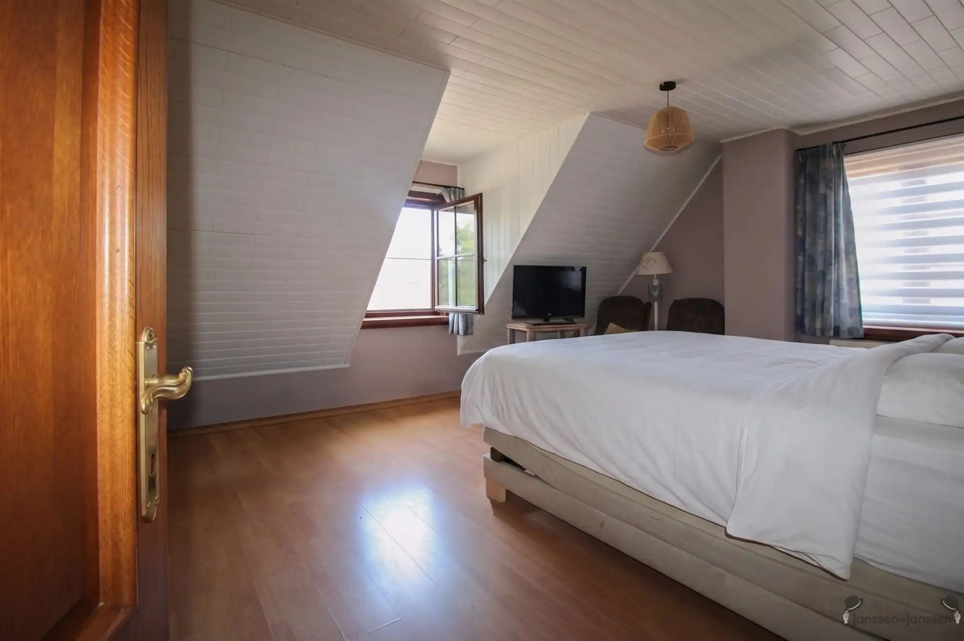 Ruime villa op perceel van 1000m², ideaal voor zelfstandige activiteit foto 14