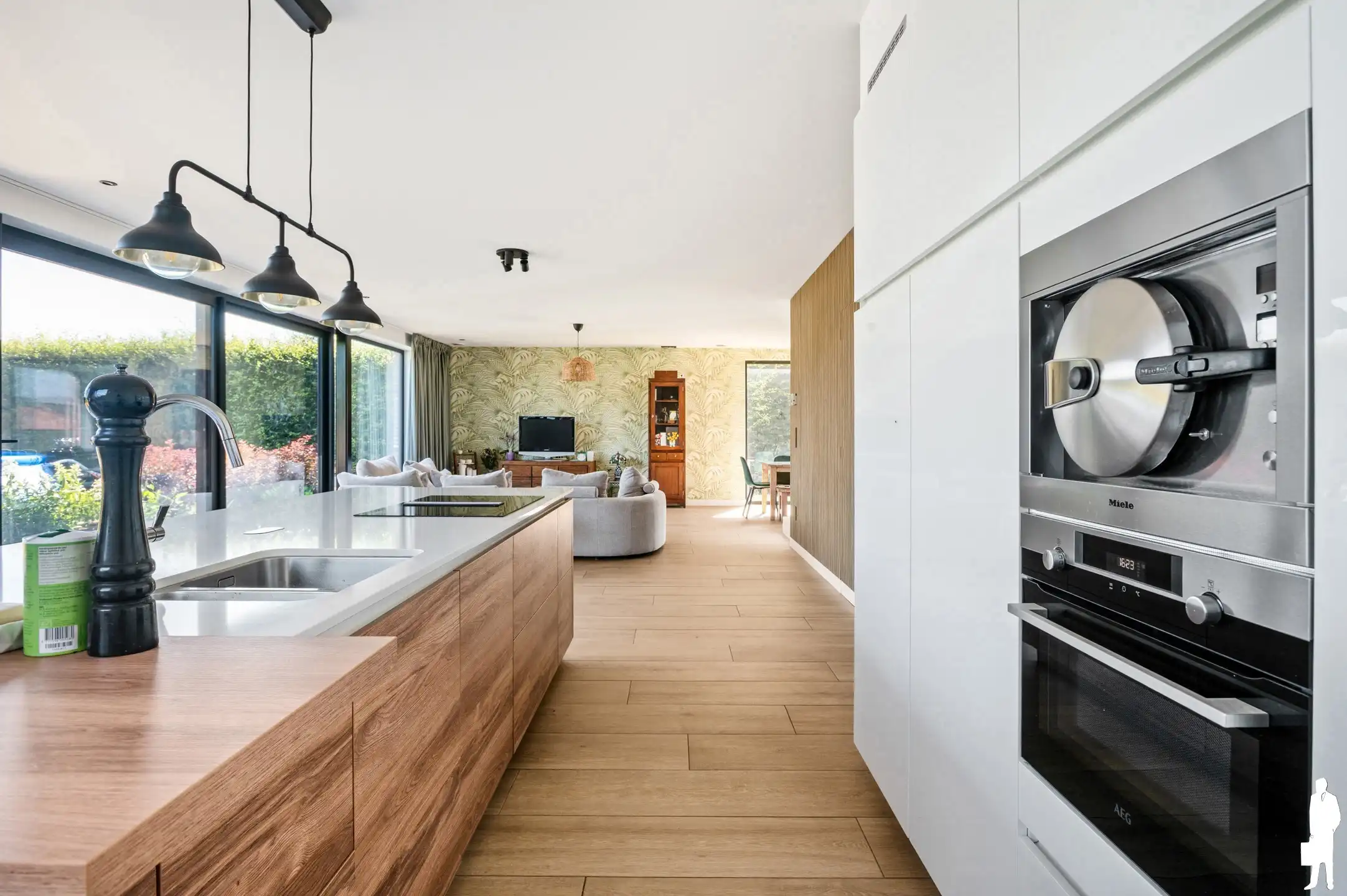 Landelijk en rustig gelegen woning met 4 slaapkamers en 2 badkamers op 1021 m2. foto 11