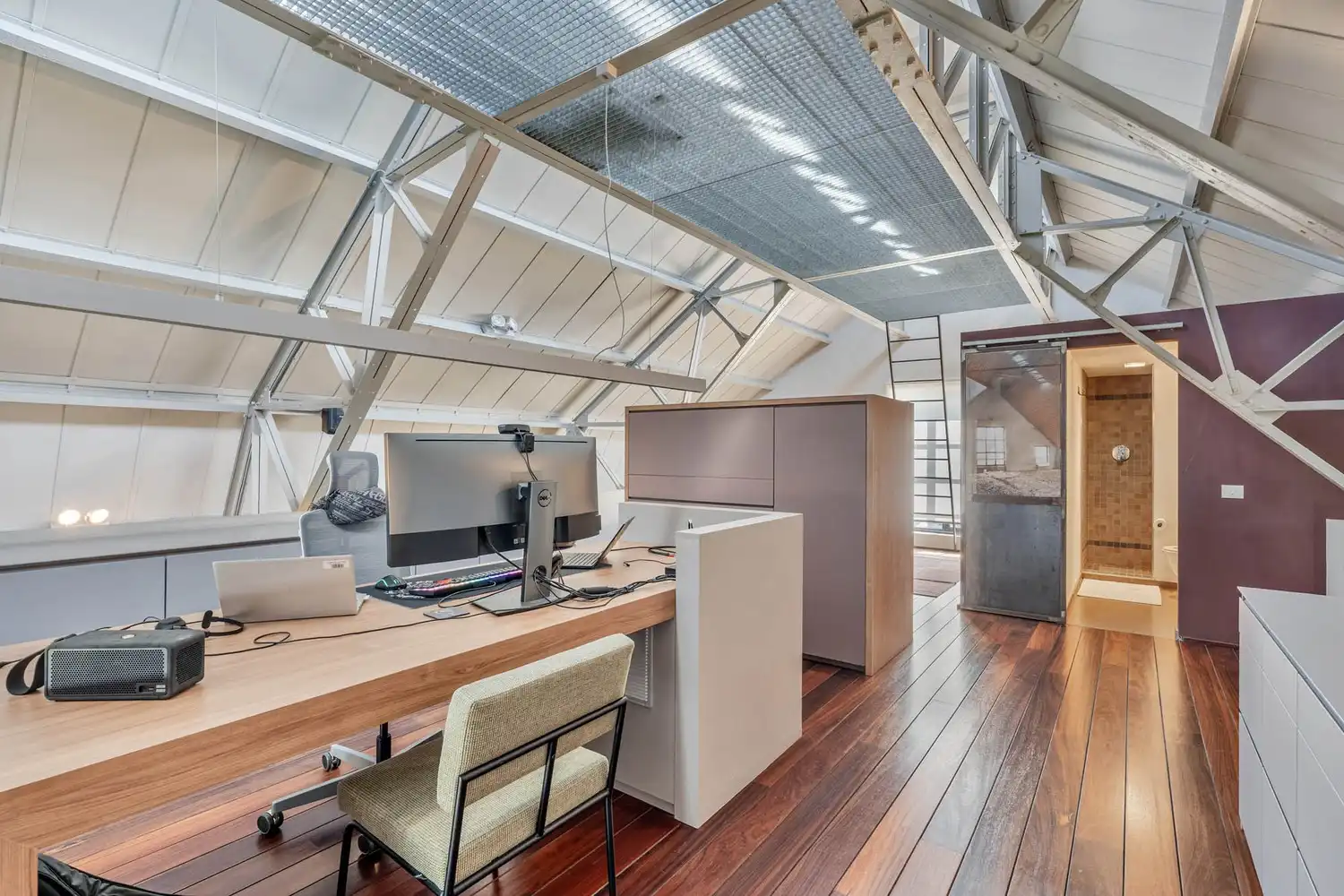 Unieke industriële loft van 240 m² met panoramisch dakterras van 96 m², jacuzzi en sauna foto 17