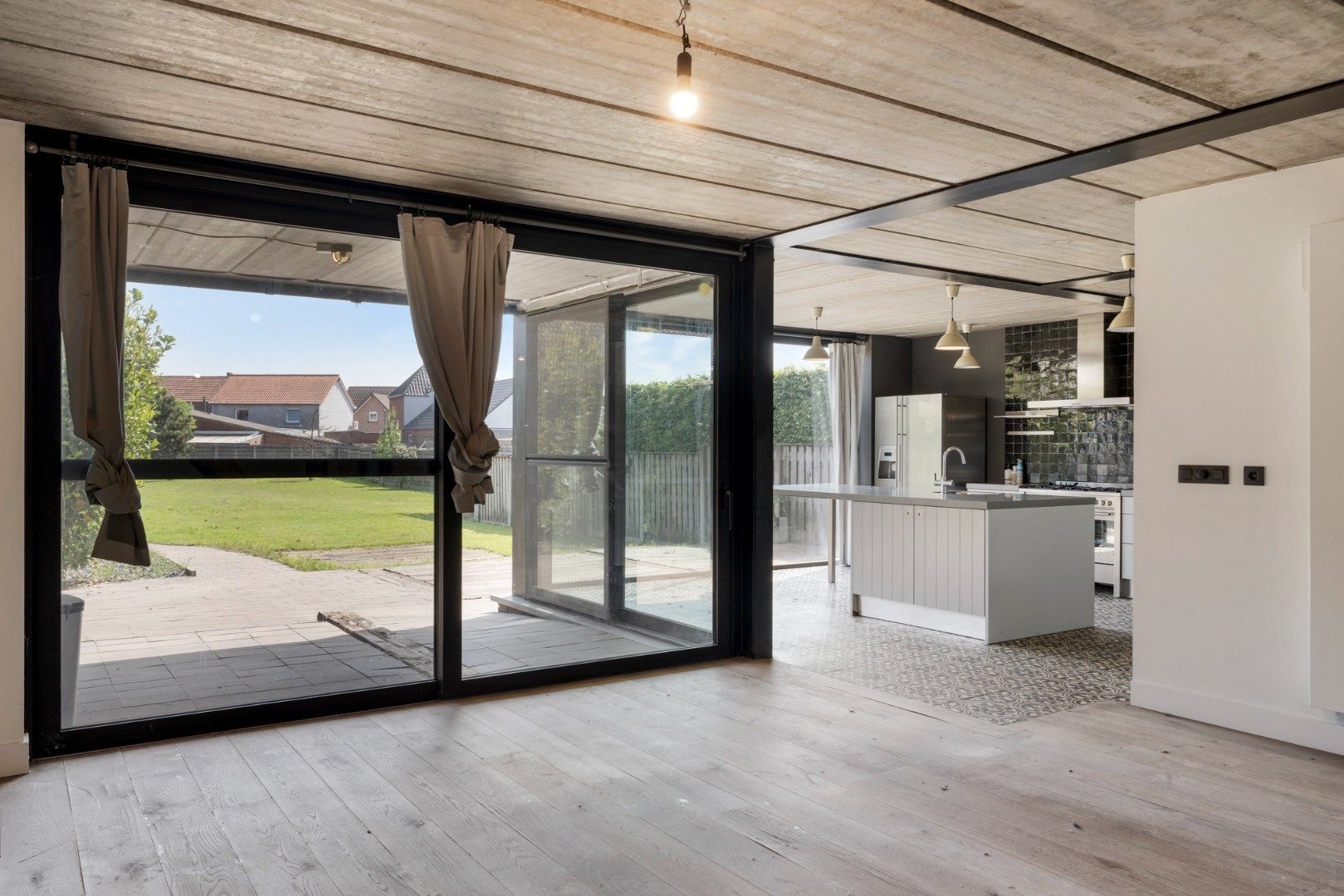 Recente, halfvrijstaande gezinswoning in een moderne bouwstijl op een perceel van 11a06ca! foto 5