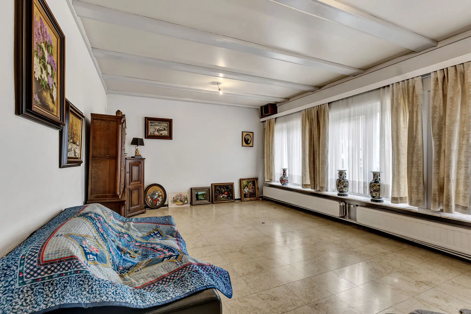 Te renoveren woning met extra entiteit en garage foto 4