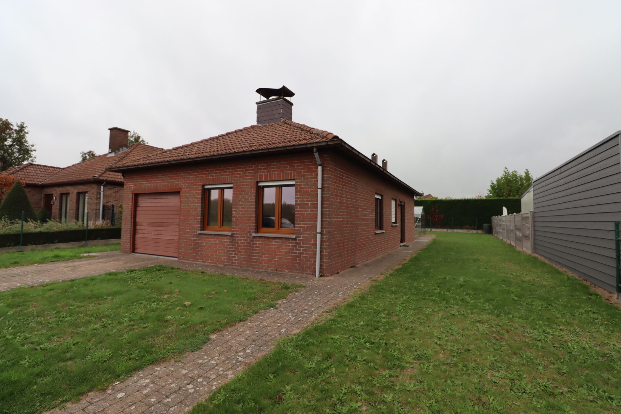 Rustig gelegen bungalow met 2 slaapkamers, tuin en garage nabij de Schelde. foto {{pictureIndex}}