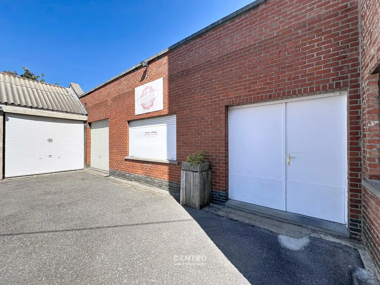 HERENHUIS (thans restaurant op gelijkvloers) met parkeerterrein, 3 garages en MAGAZIJN op 50m van de Markt van Ingelmunster! foto 32