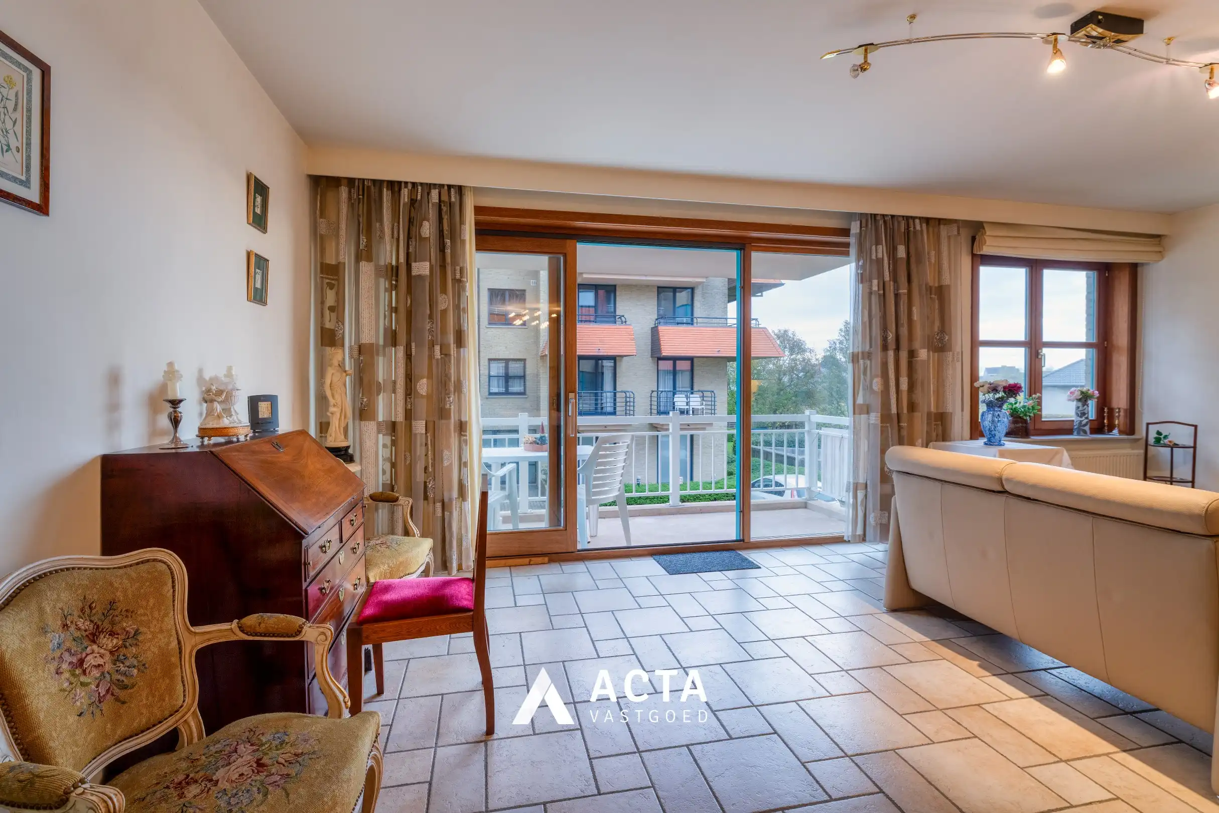 Ruim hoekappartement met twee slaapkamers in Mariakerke foto 11