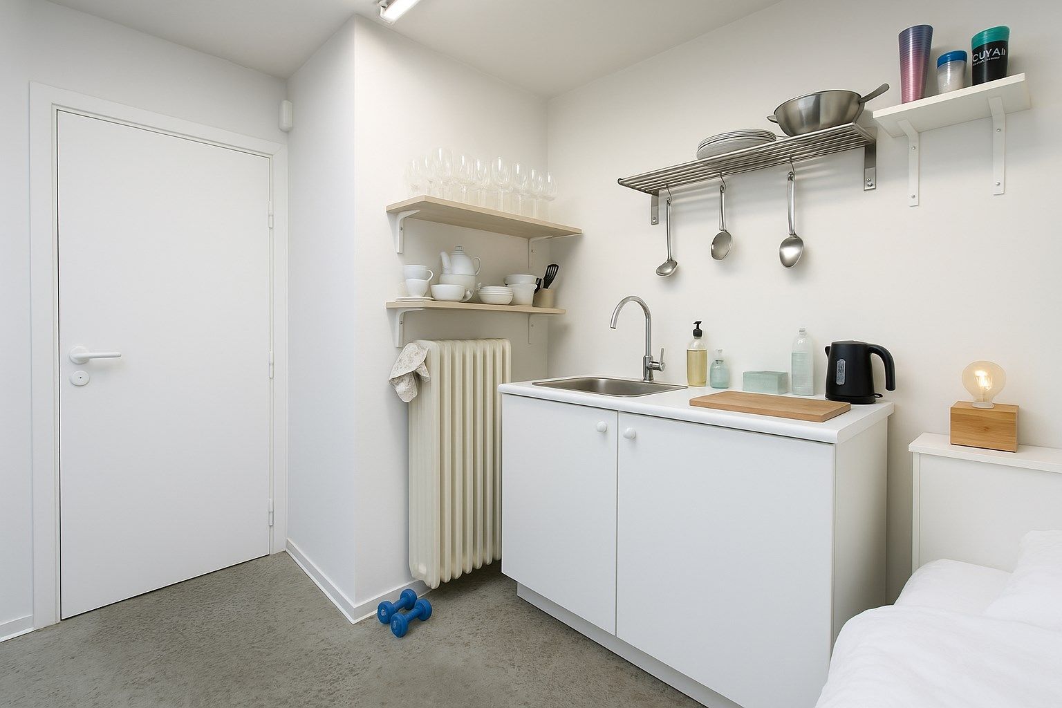Instapklare kledingwinkel te huur Dumortierlaan 86 foto 9