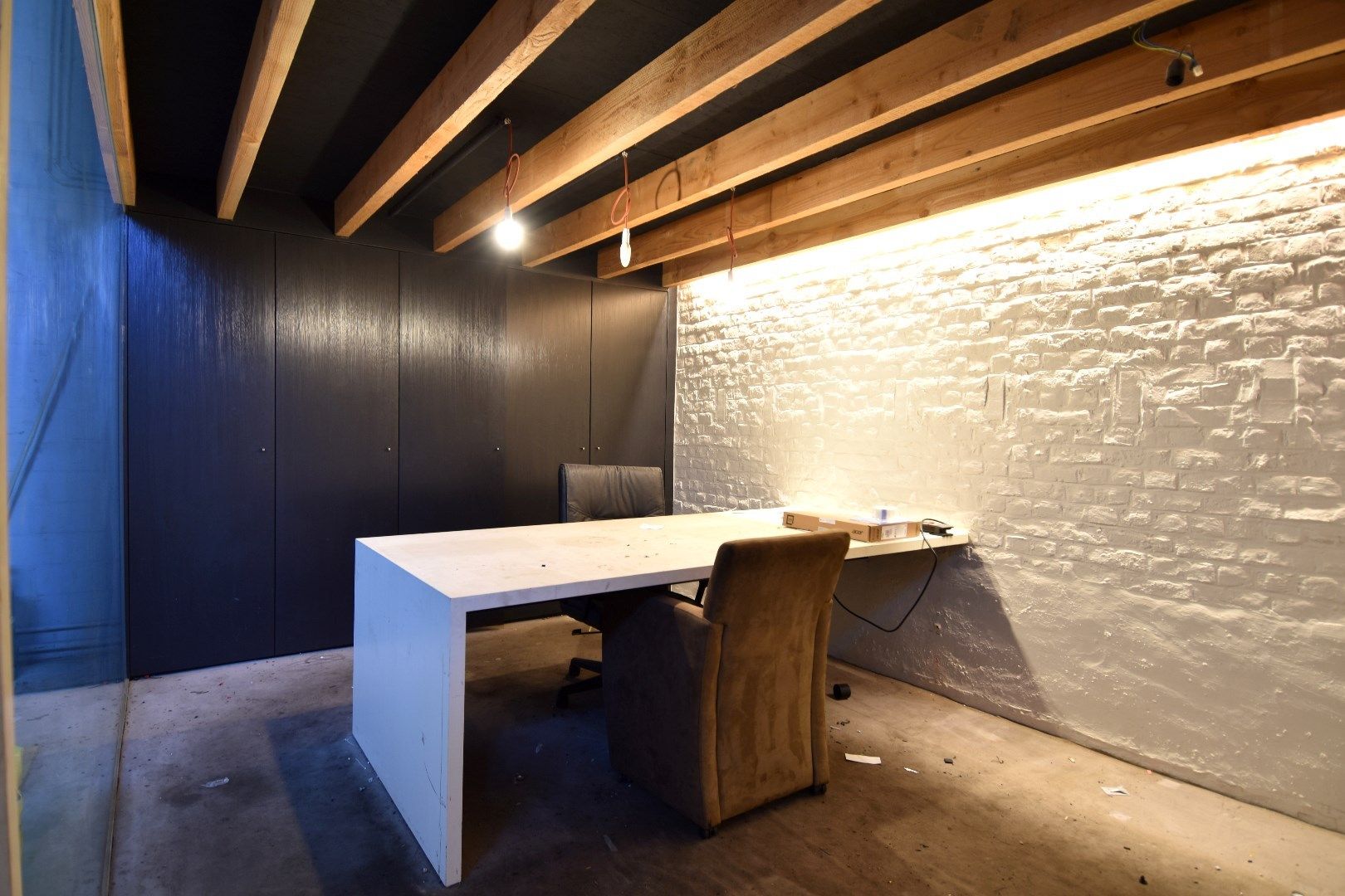 Unieke loft met 2 slaapkamers, ruim terras en ruime garage/magazijn te koop in Heule foto 13