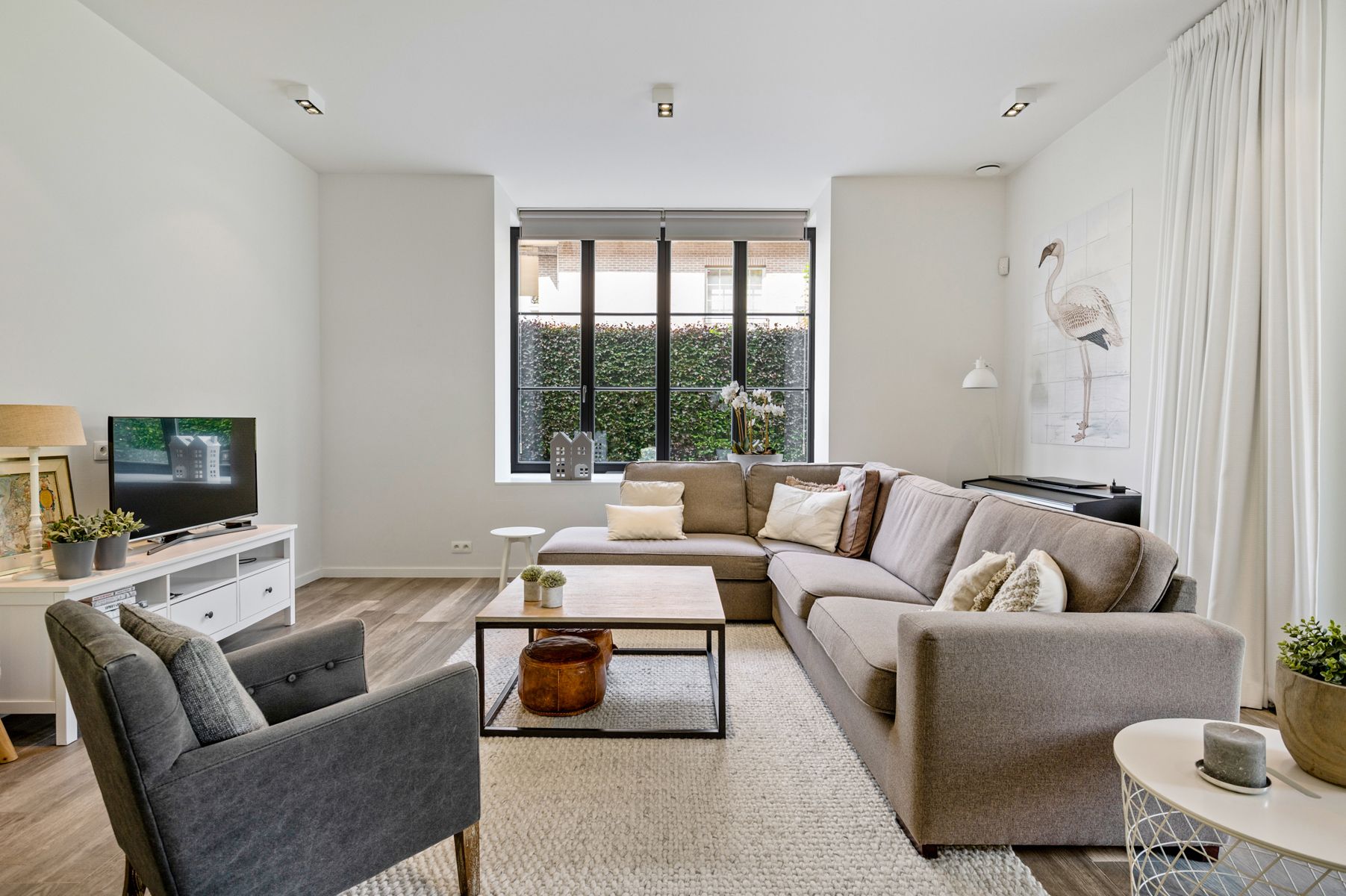 Luxe gelijkvloersapp. met ondergrondse parking en tuin. foto 6
