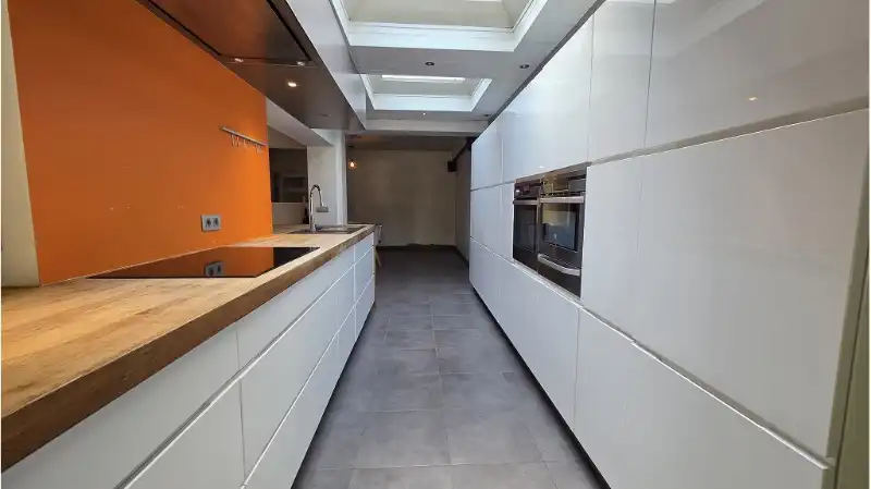 Instapklare 2-slaapkamerwoning met GARAGE, TUIN en ZWEMBAD te koop in Sint-Kruis Brugge foto 4