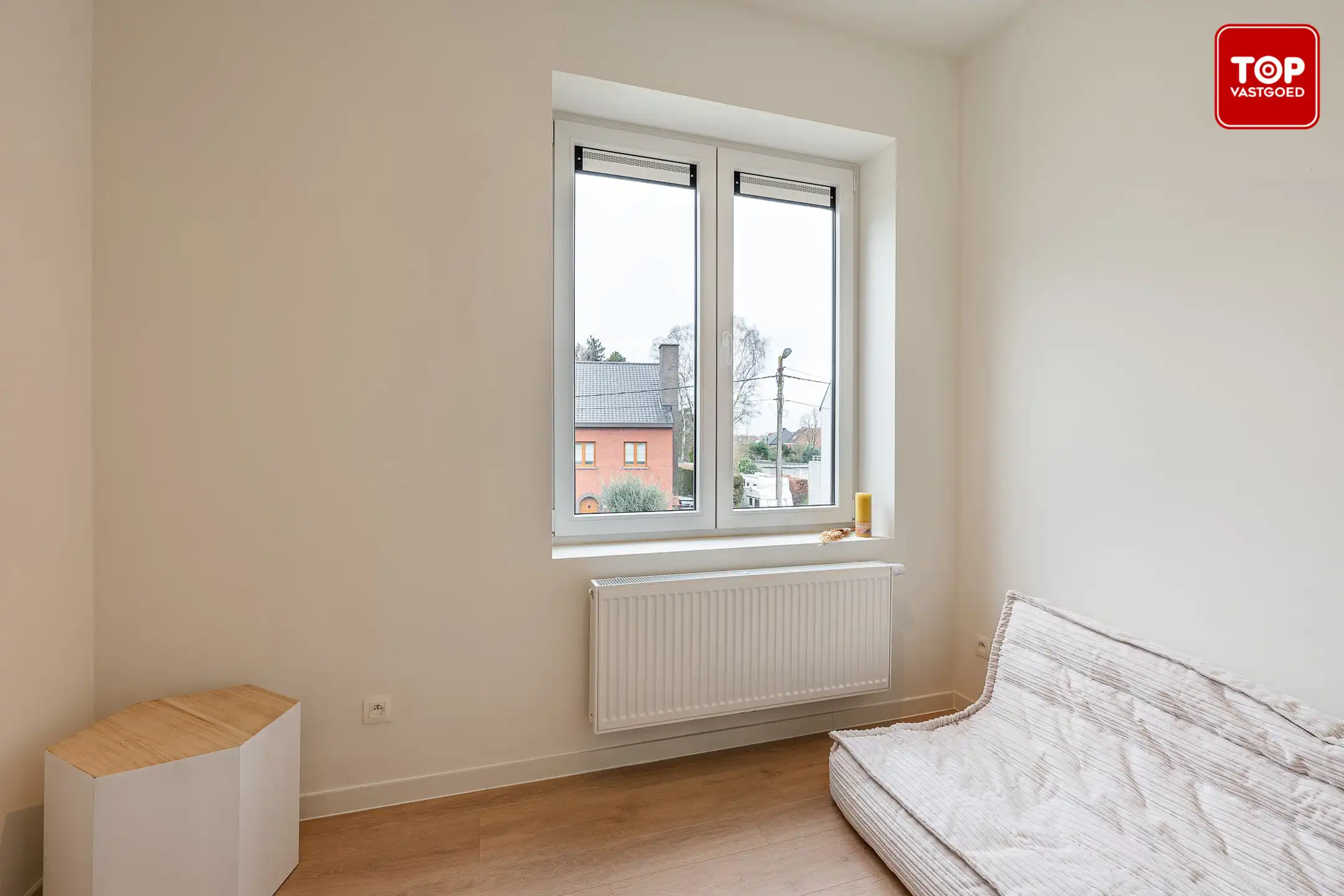 Totaal gerenoveerde woning met 3 slaapkamers, tuin en garage.  foto 20