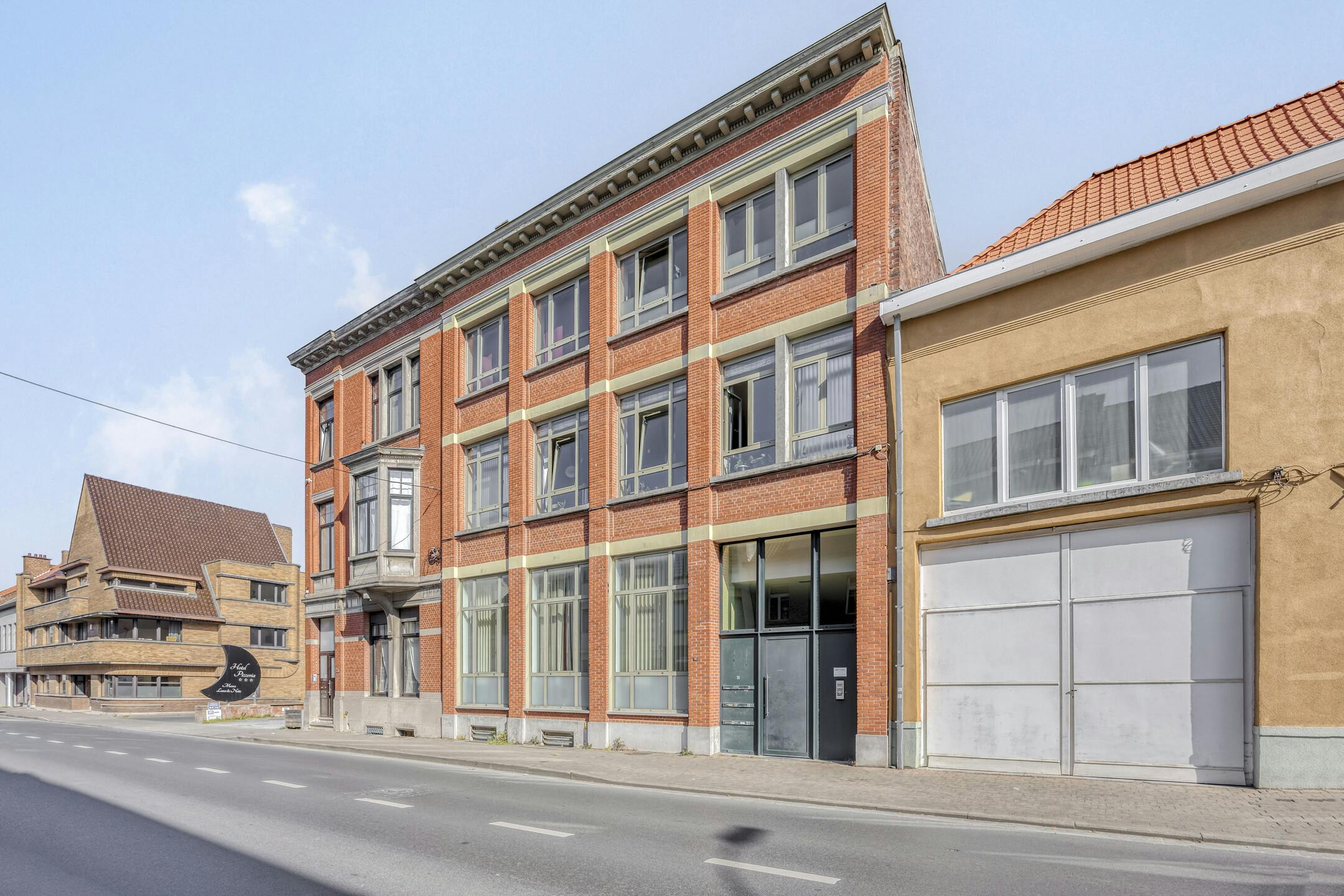 Lichtrijk appartement met bijgebouw in Ronse te koop foto 2