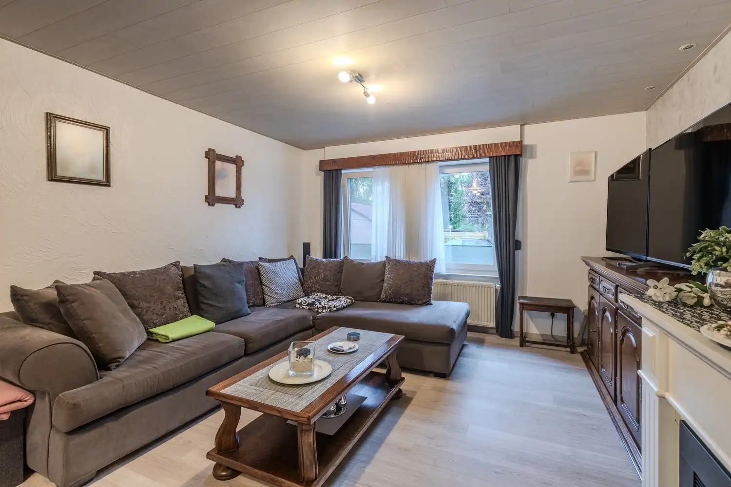 Charmante woning met drie slaapkamers, veranda en losstaande garage in Gellik (Lanaken) foto 6