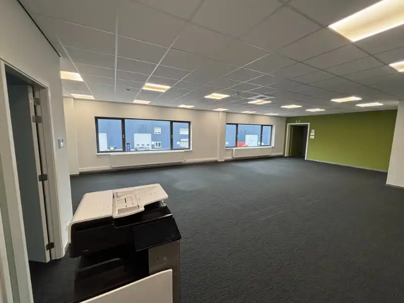 Kantoor met magazijn te huur foto 2