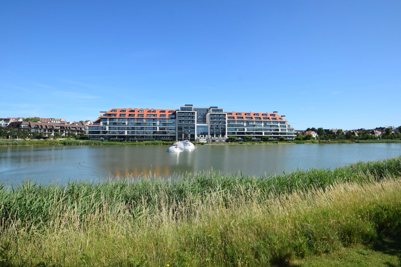 Gerenoveerd hoekappartement, heel rustig gelegen te Knokke,  genietend van een uitgestrekt zicht op het Zegemeer. foto 9