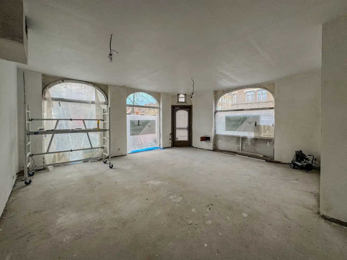 Handelsruimte (100m²) op commerciële toplocatie. foto 2