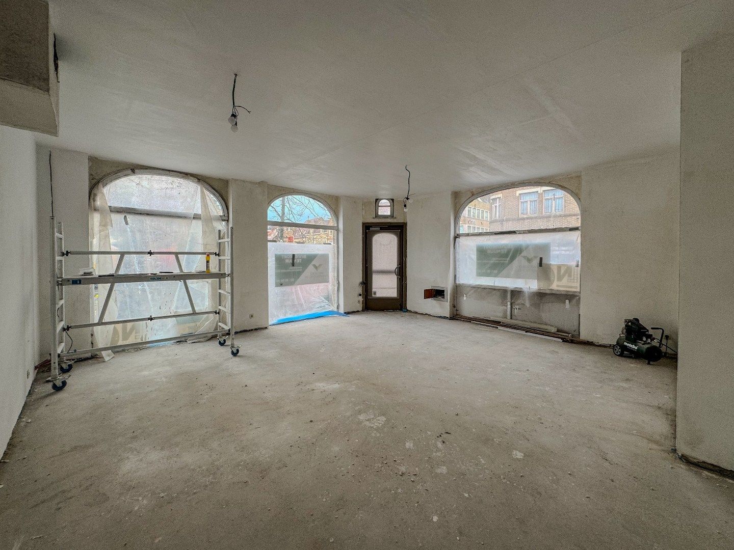 Handelsruimte (100m²) op commerciële toplocatie. foto 2