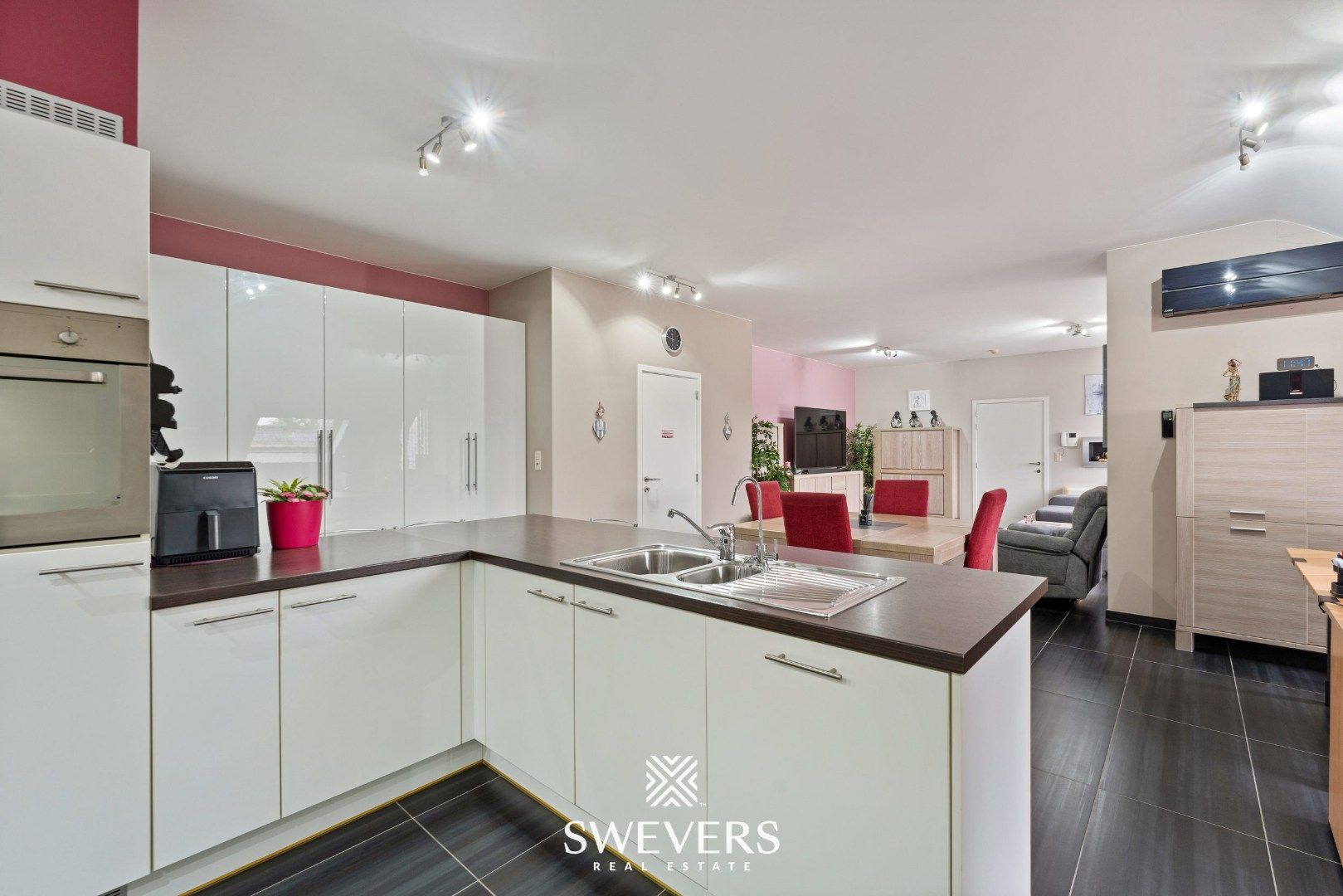 Ruim appartement van 134m² met groot terras te Zonhoven foto 11