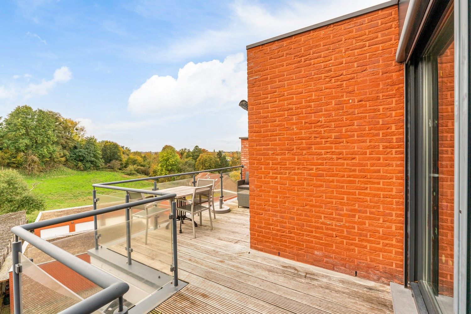 Instapklaar duplexappartement met prachtig groen zicht nabij centrum Bilzen! foto 10