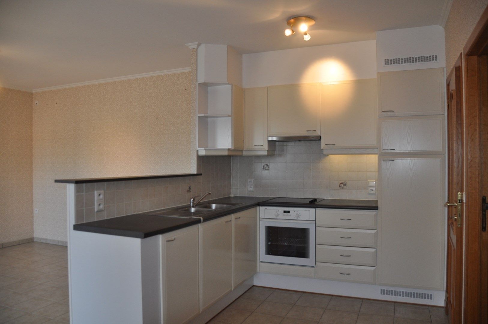 Verzorgd appartement met 2 slaapkamers in het centrum van Lendelede. foto 7