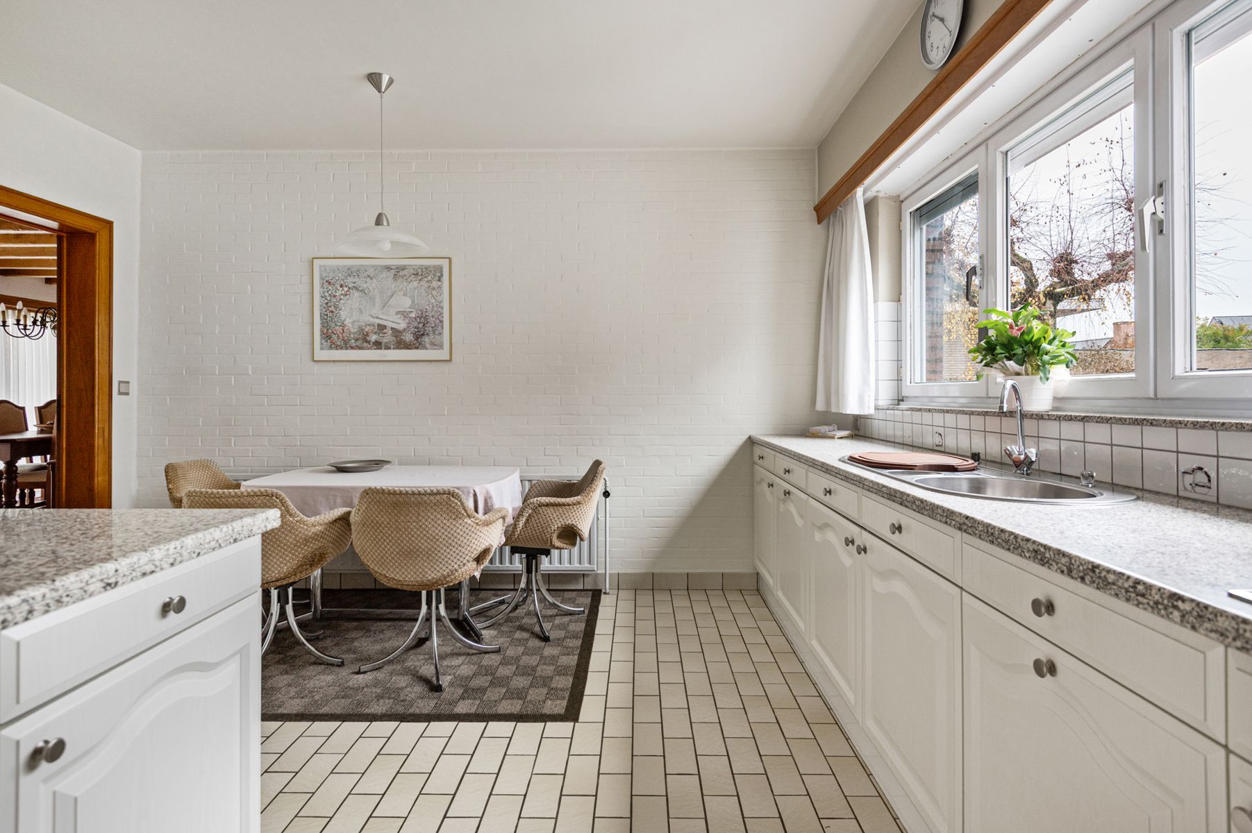 Ruime gezinswoning met tuin en garage op 856 m2 foto 11