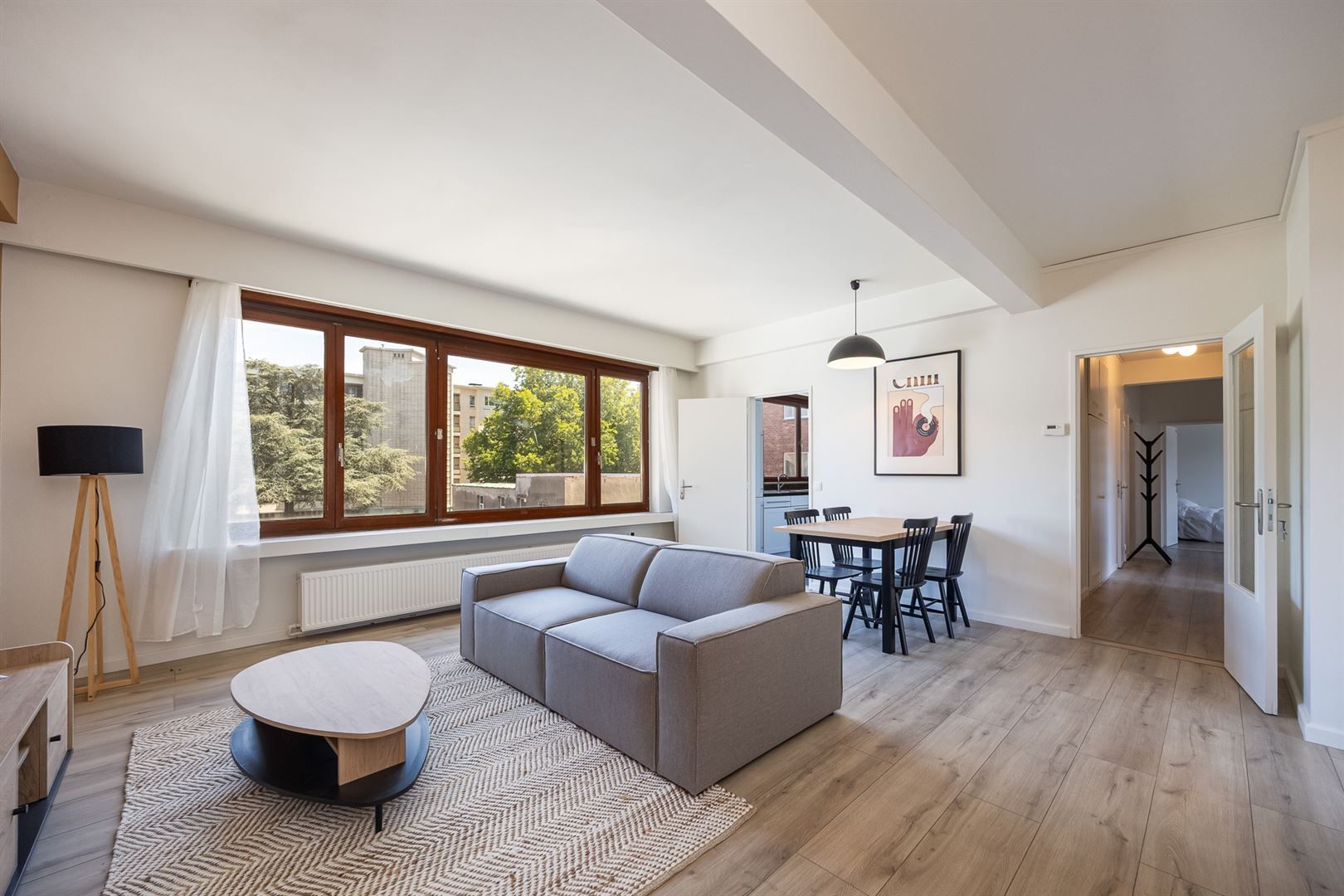 Ruim appartement met 4 slaapkamers en veel lichtinval foto 2