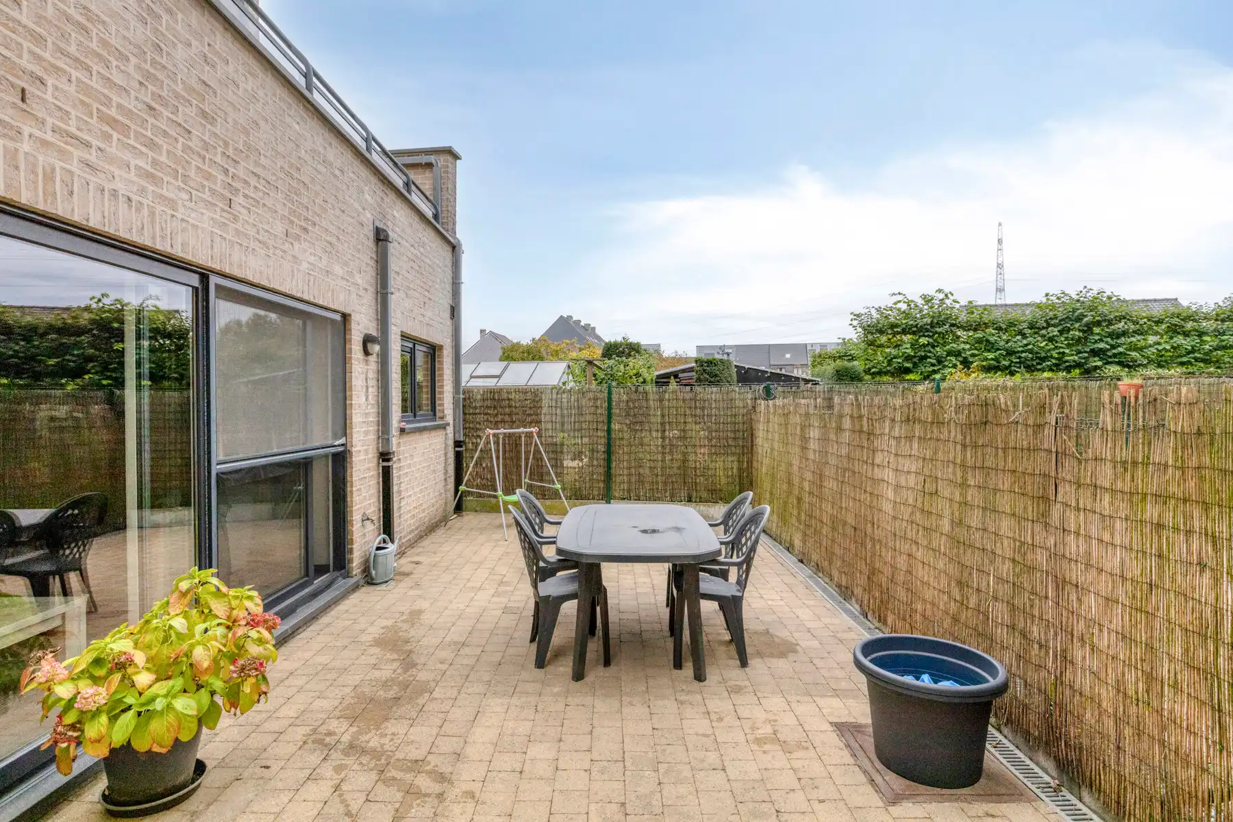 Gelijkvloers appartement met garagebox en ruim terras foto 4