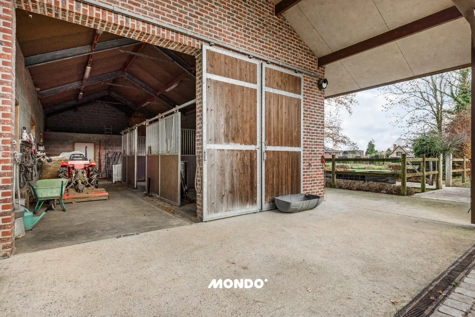 Unieke hoeve  (1.56ha) met paardenfaciliteiten & overdekt zwembad. foto 34